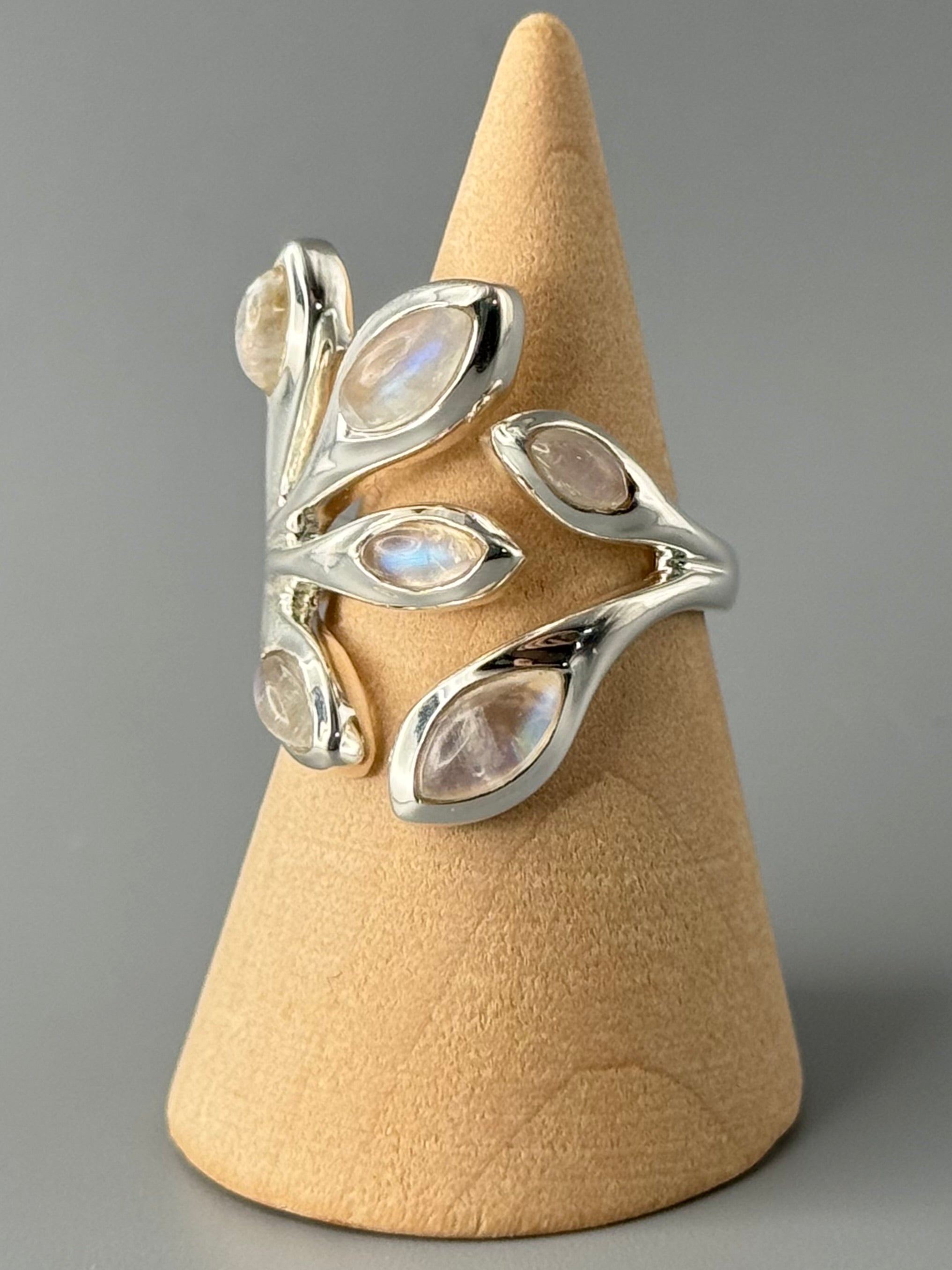 •RAINBOW MOONSTONE - LÓRIEN• adjustable silver ring