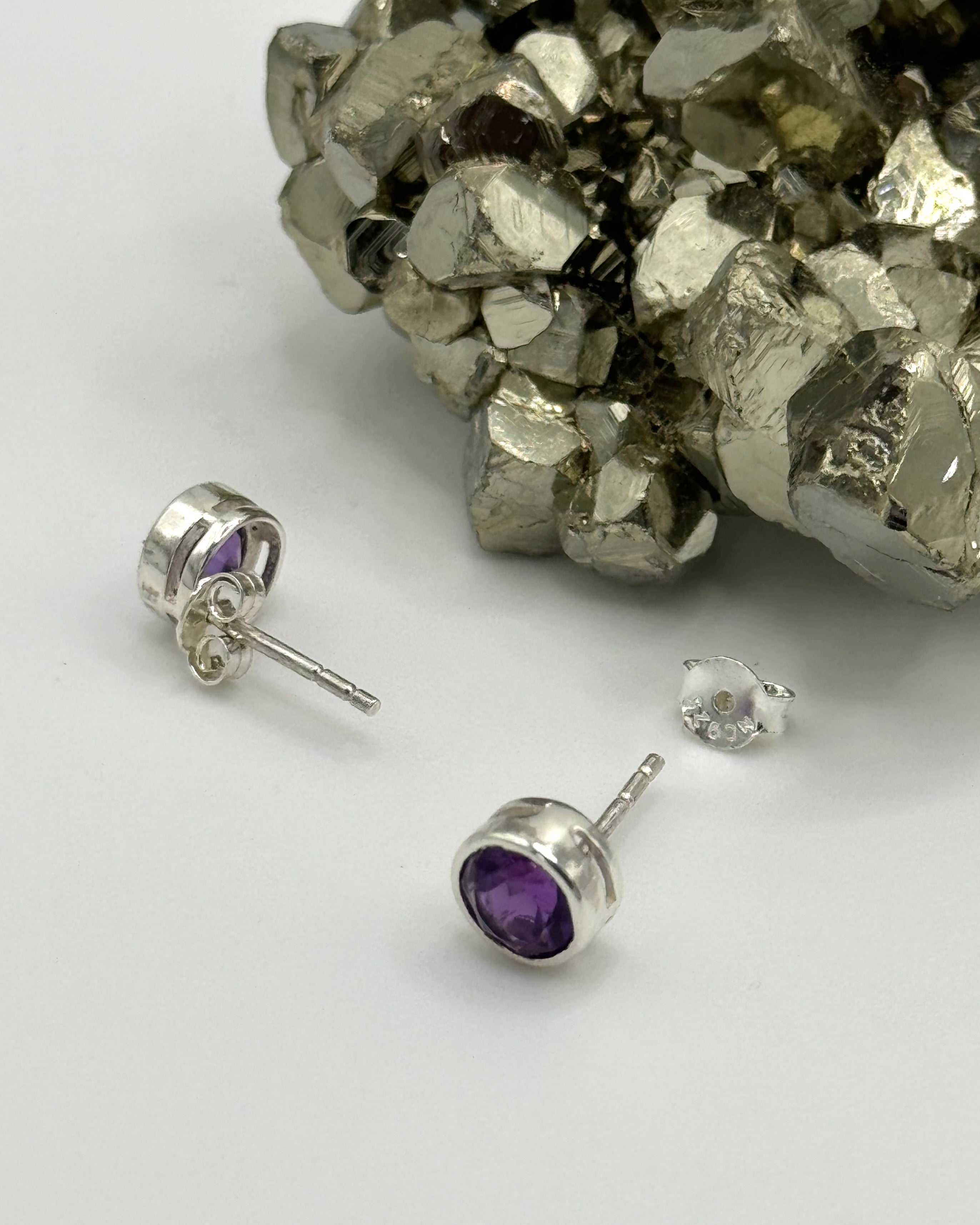 •FACETED AMETHYST - LIL' CIRCLE• silver bezel set stud earrings