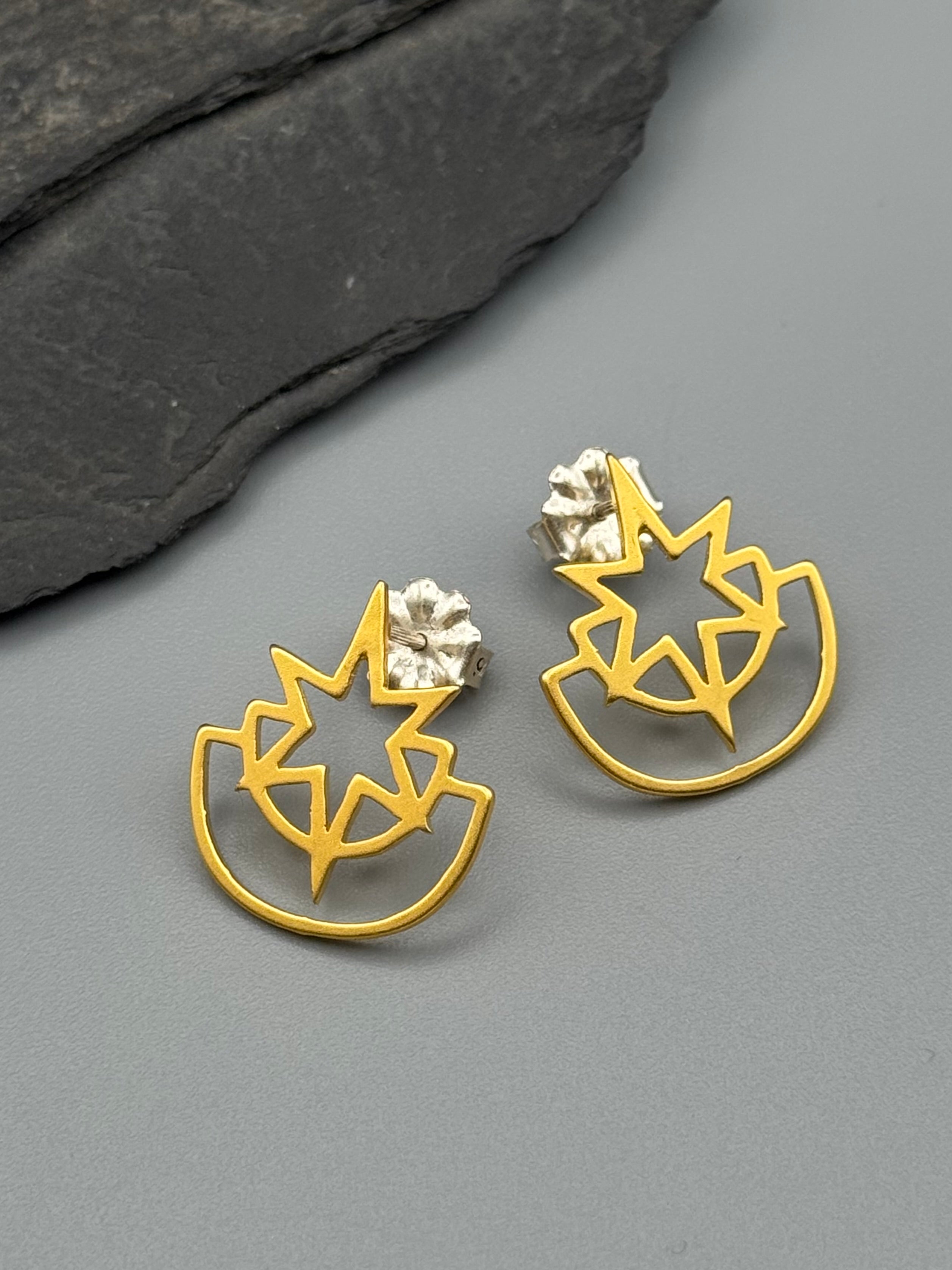 •STAR• gold stud earrings
