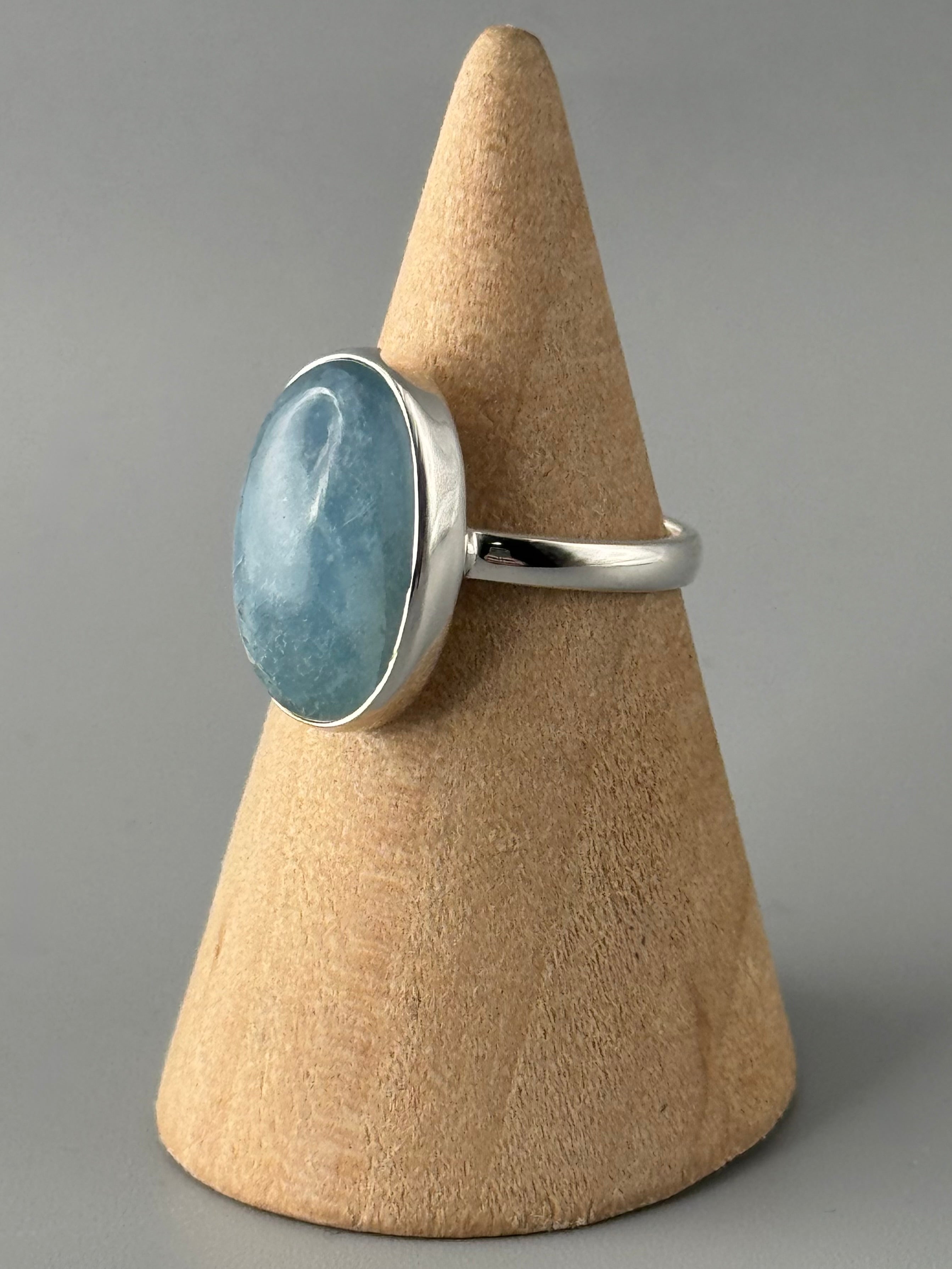 •AQUAMARINE - OVAL• sterling silver ring (size 6)