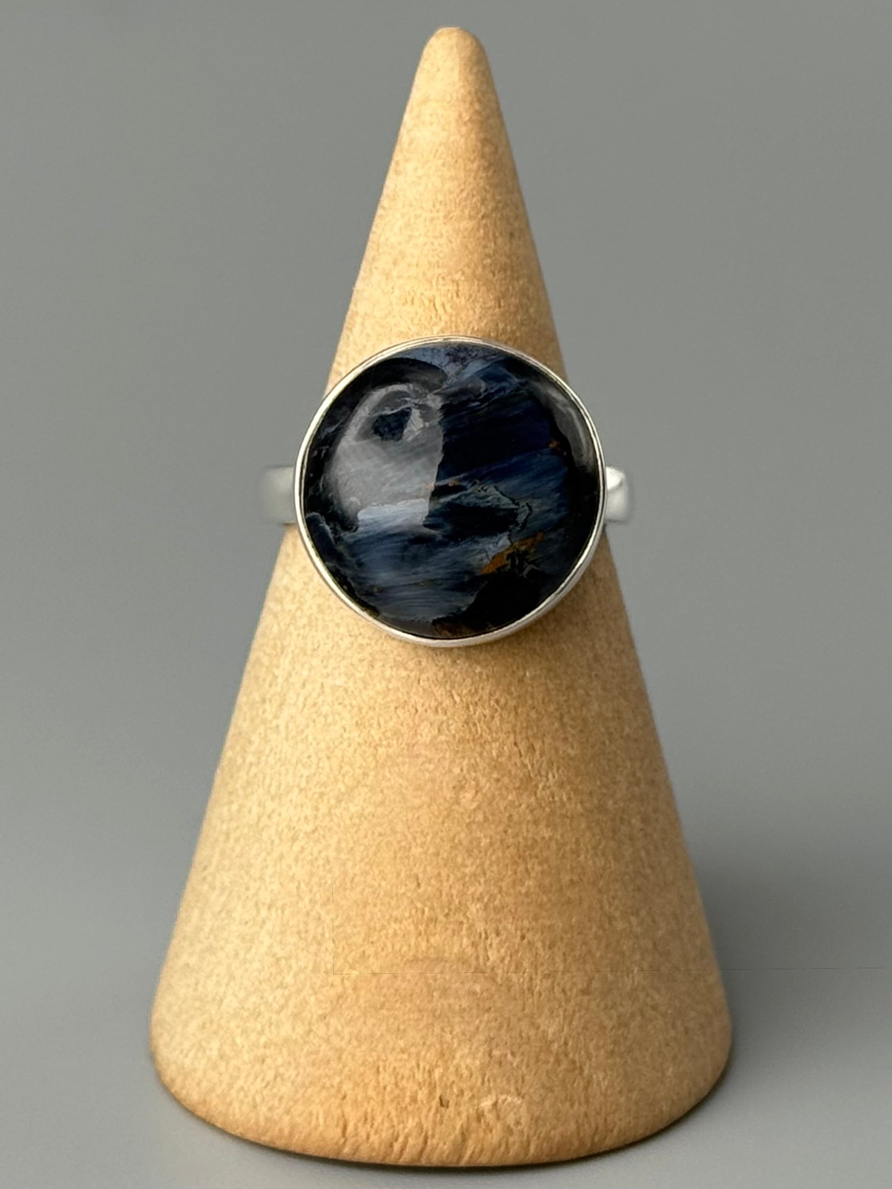 •PIETERSITE - ROUND• simple band silver ring (size 6)