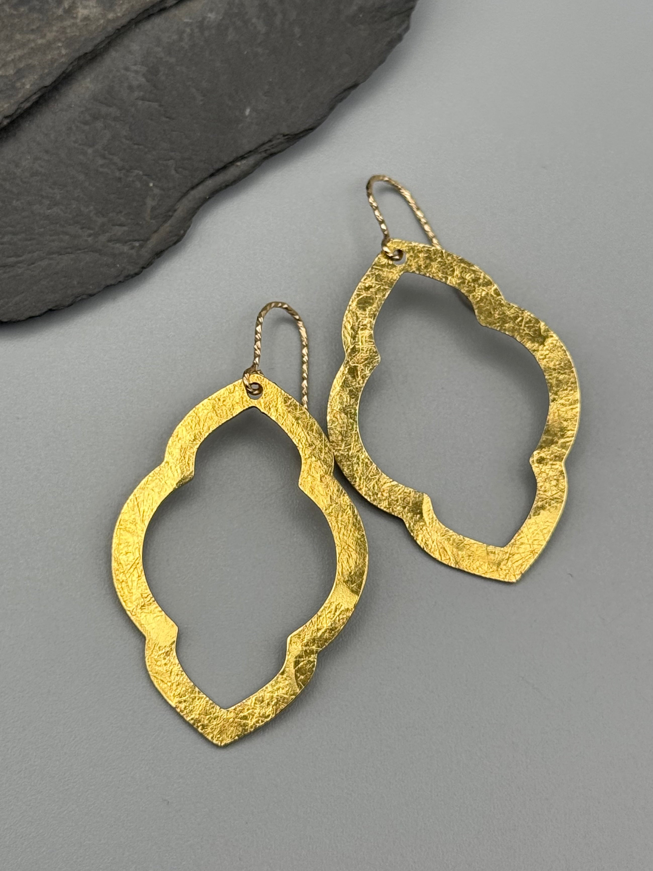 •ARABESQUE• gold dangle earrings