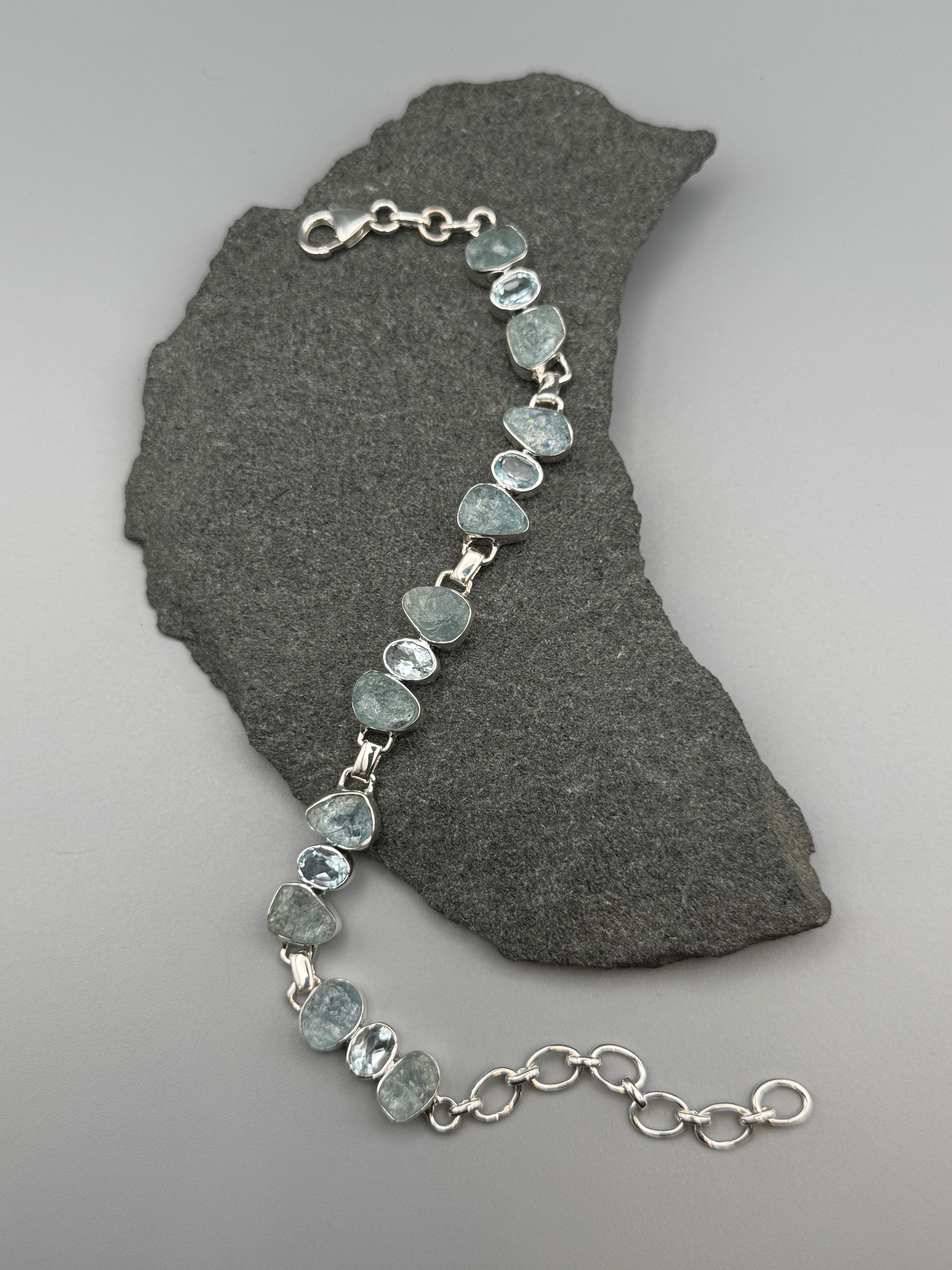 •AQUAMARINE + BLUE TOPAZ - CLUSTER• linked silver bracelet (7.25" - 9")