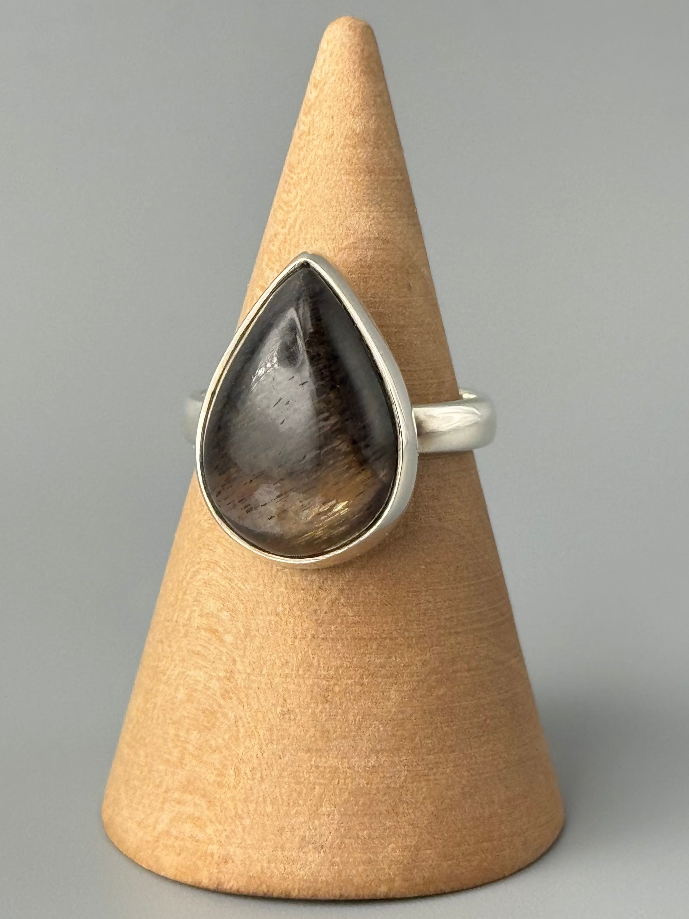 •SUN/MOONSTONE - TEAR• simple bezel silver ring (size 7)
