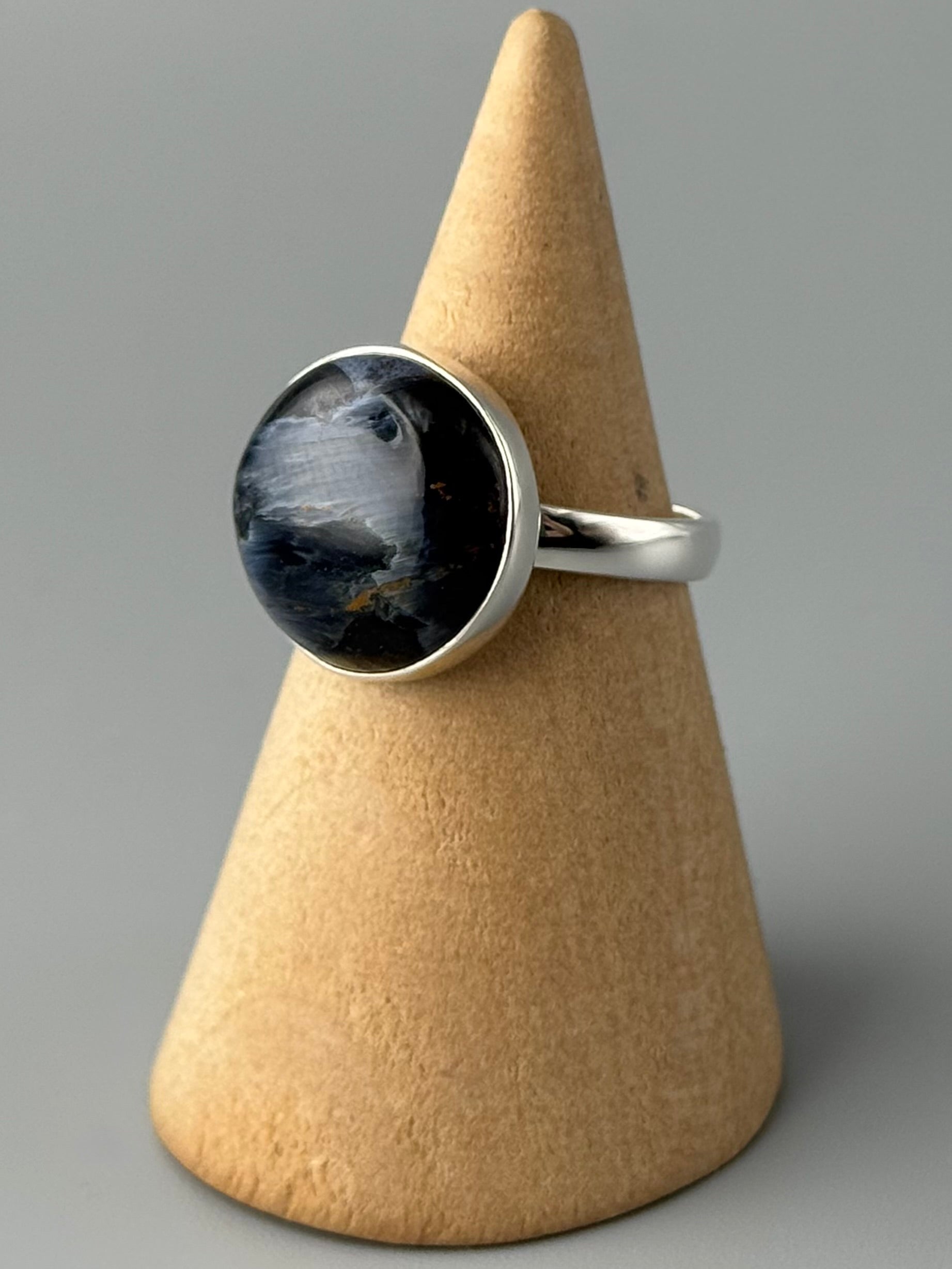 •PIETERSITE - ROUND• simple band silver ring (size 6)