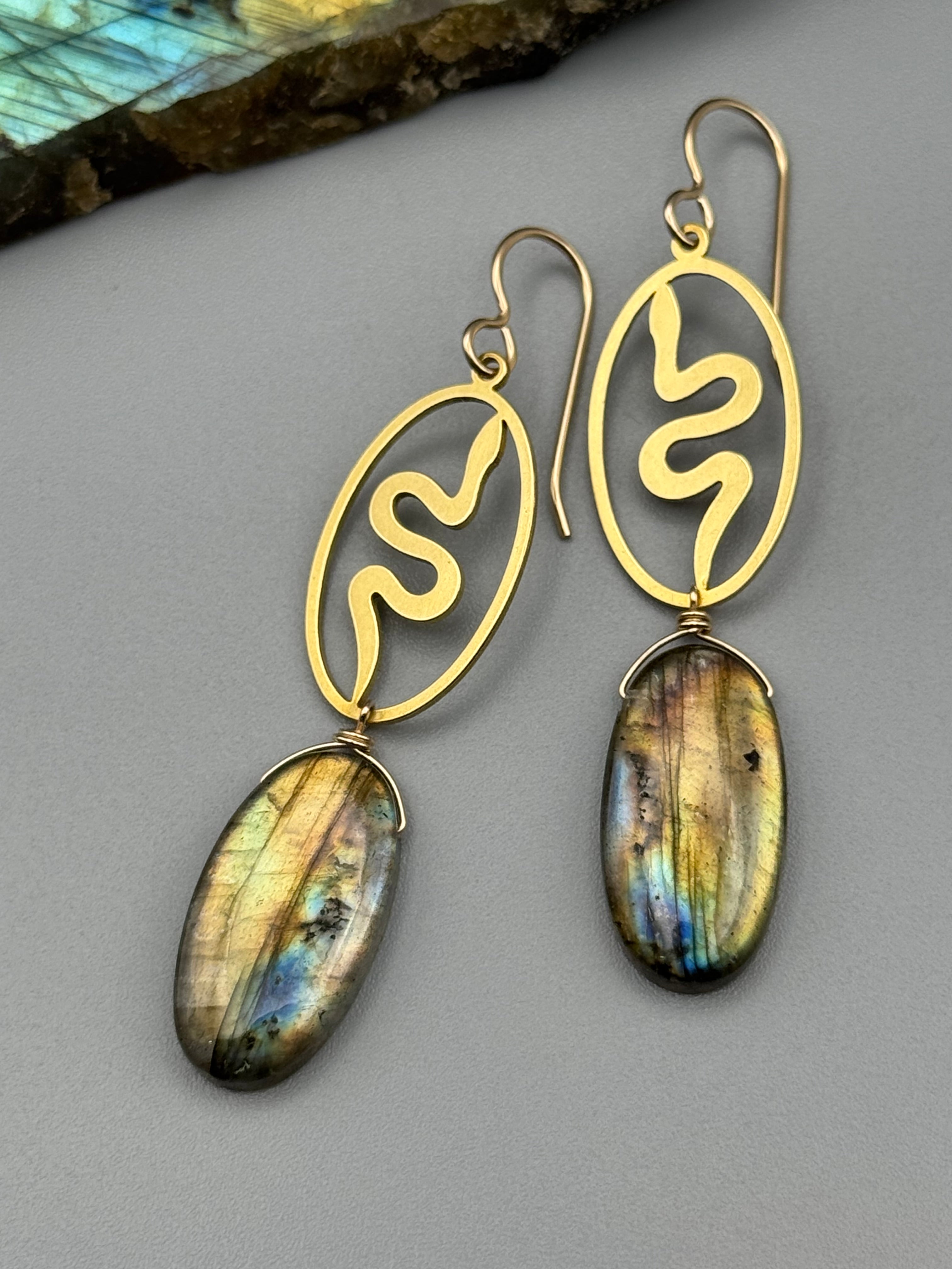 •SLITHER• labradorite oval + gold earrings