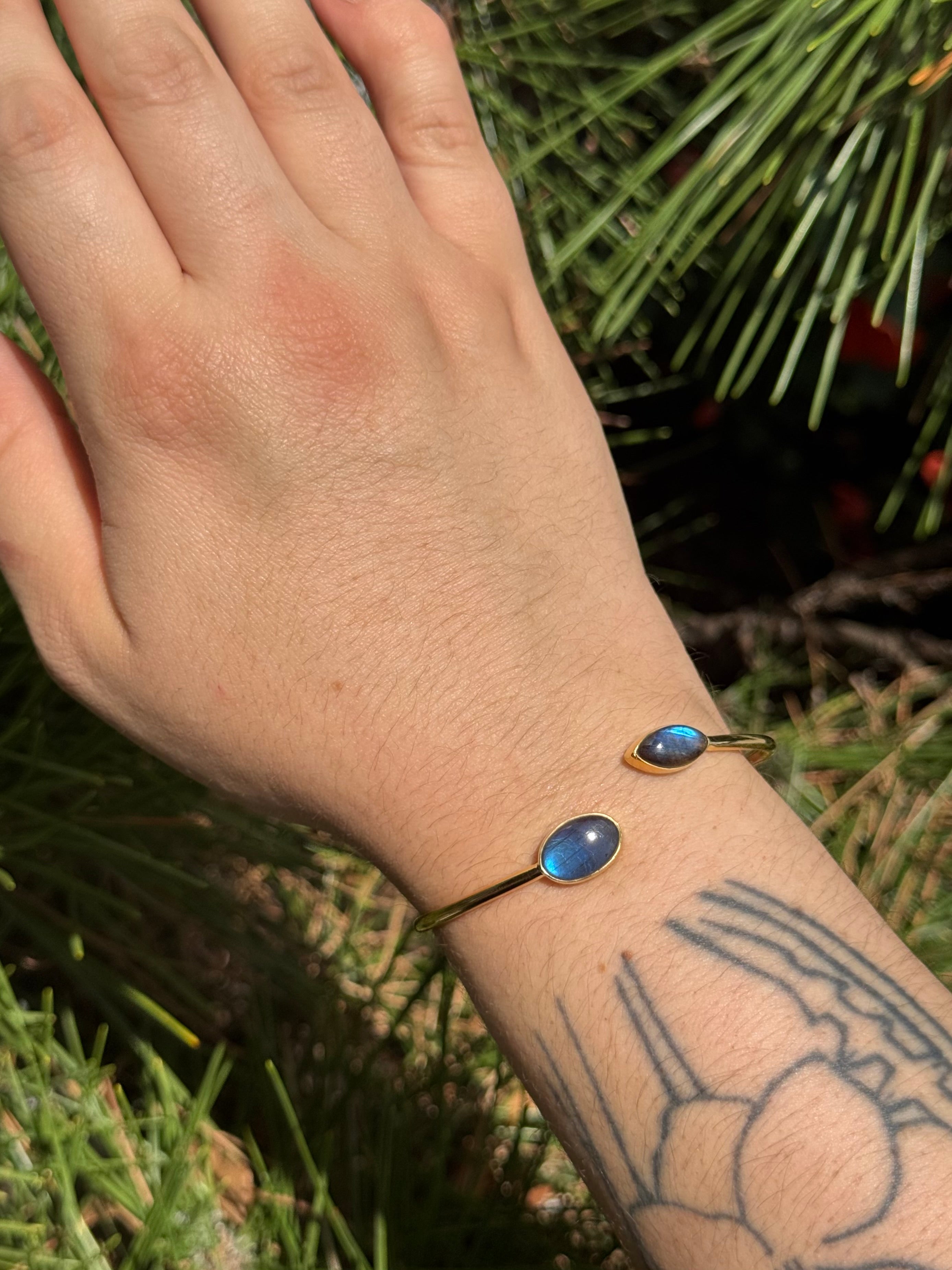 •OVAL + EYE• labradorite + gold twist-on cuff bracelet