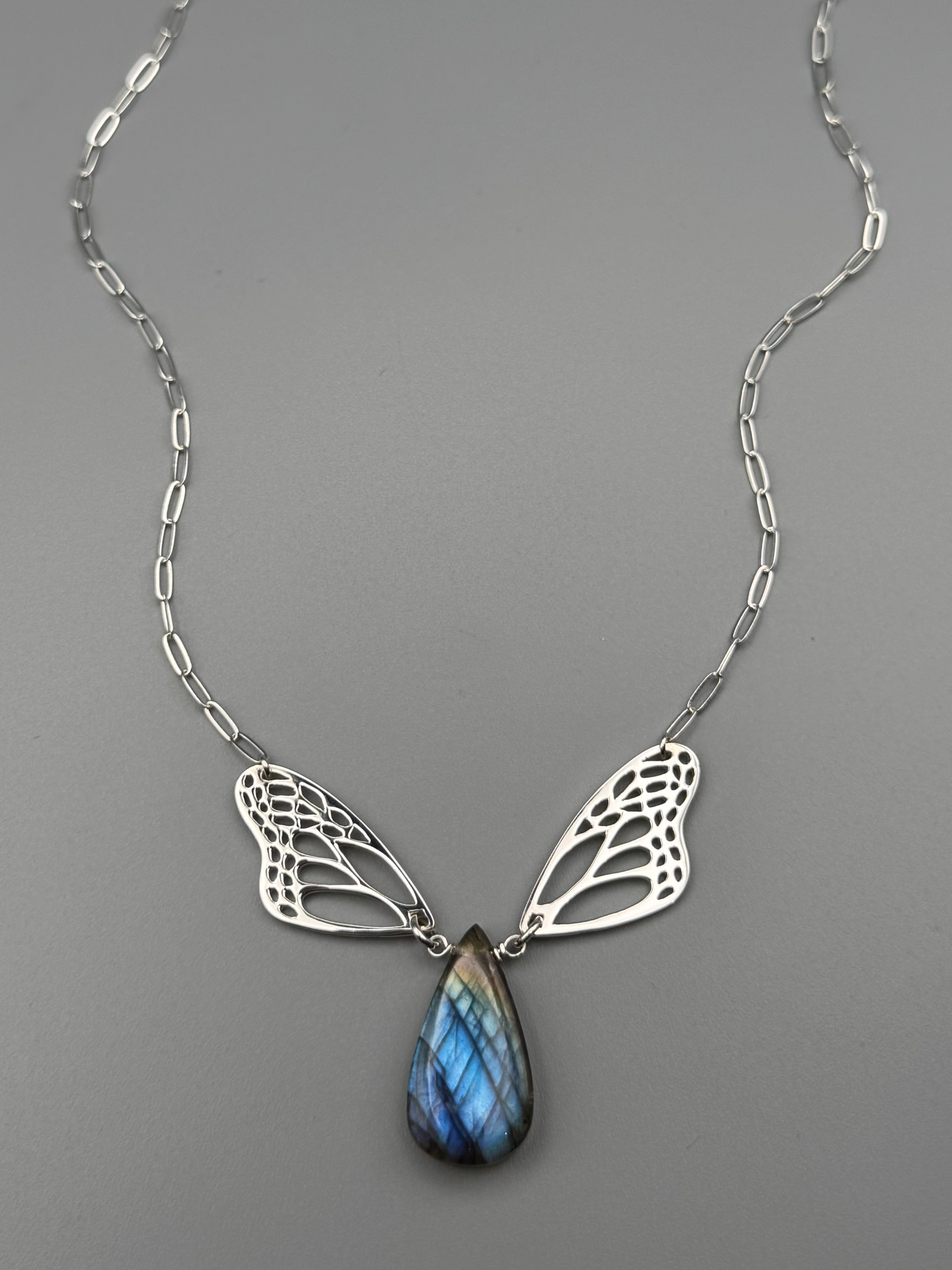 •METAMORPH• labradorite tear + silver necklace (16"-18" long)