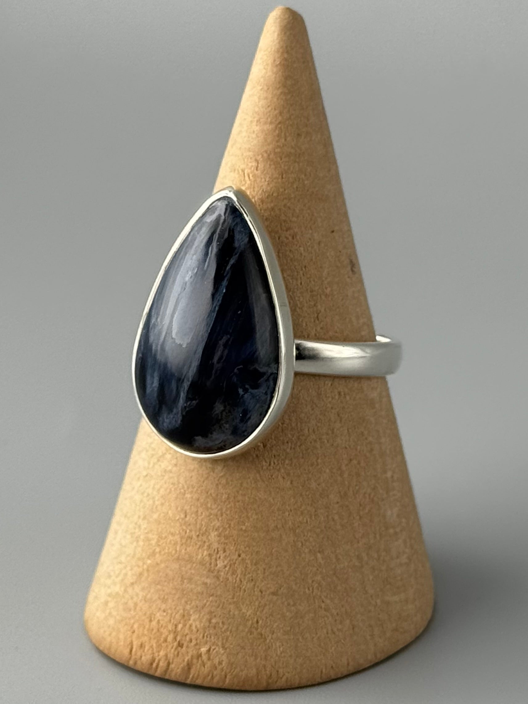 •PIETERSITE - TEAR• simple band silver ring (size 9)