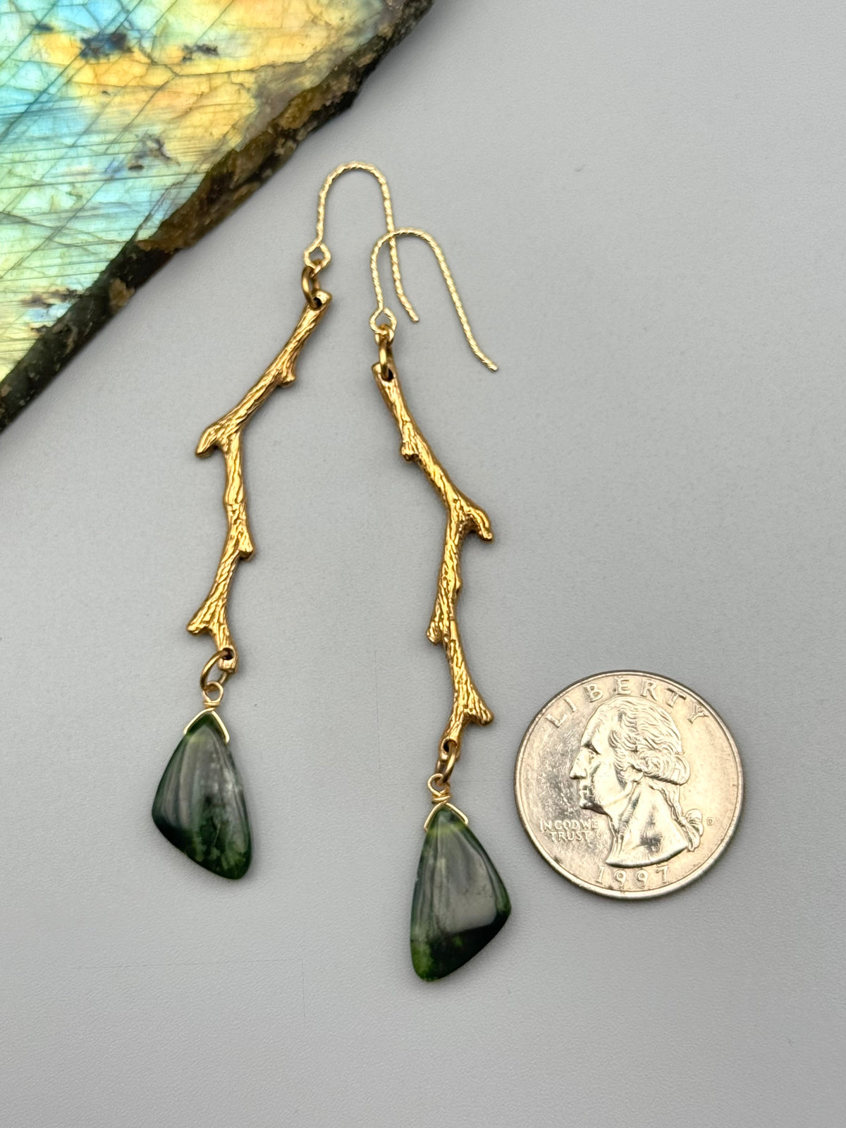 •TSIN• Indian serpentine + gold earrings