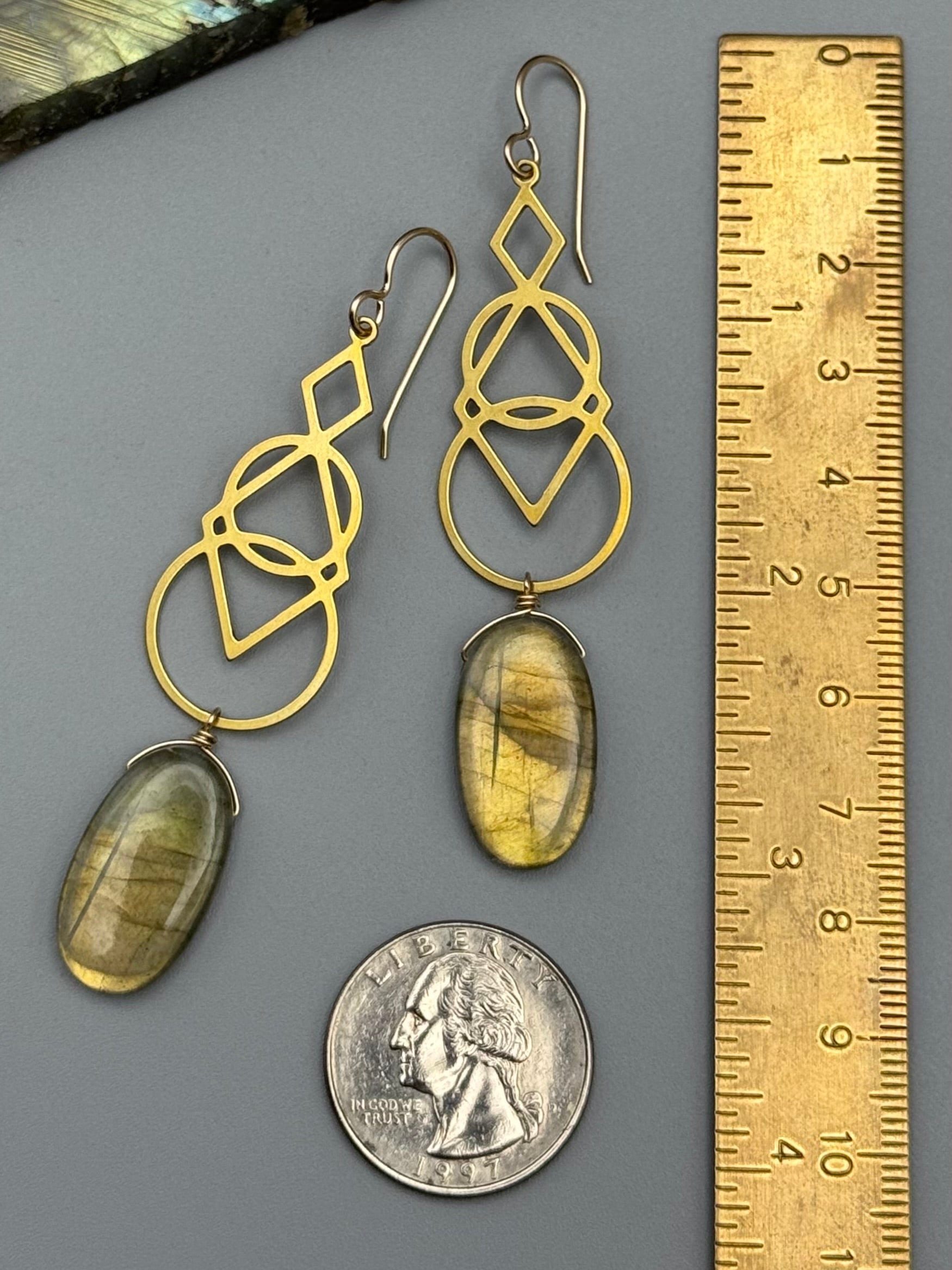 •SIGNS• labradorite oval + gold earrings