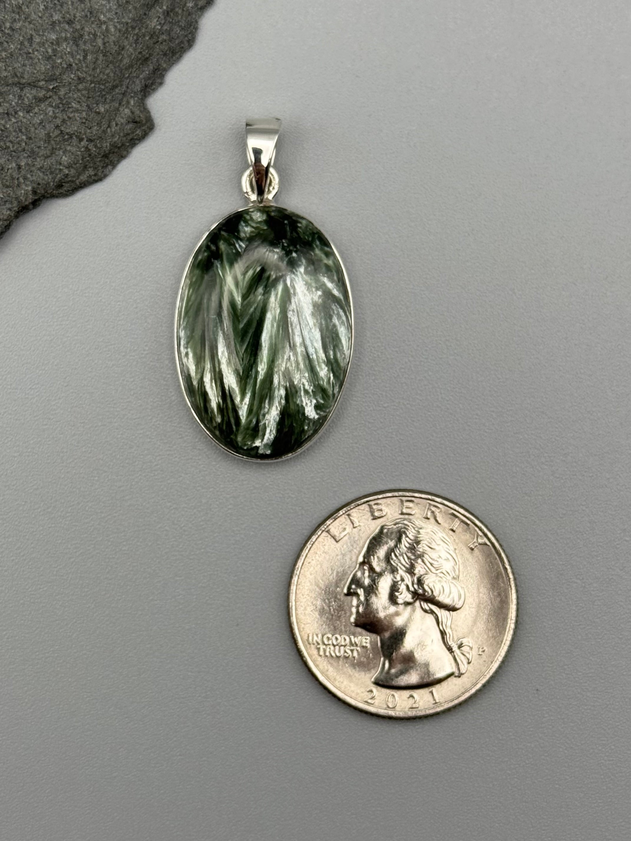 •SERAPHINITE - OVAL• sterling silver pendant