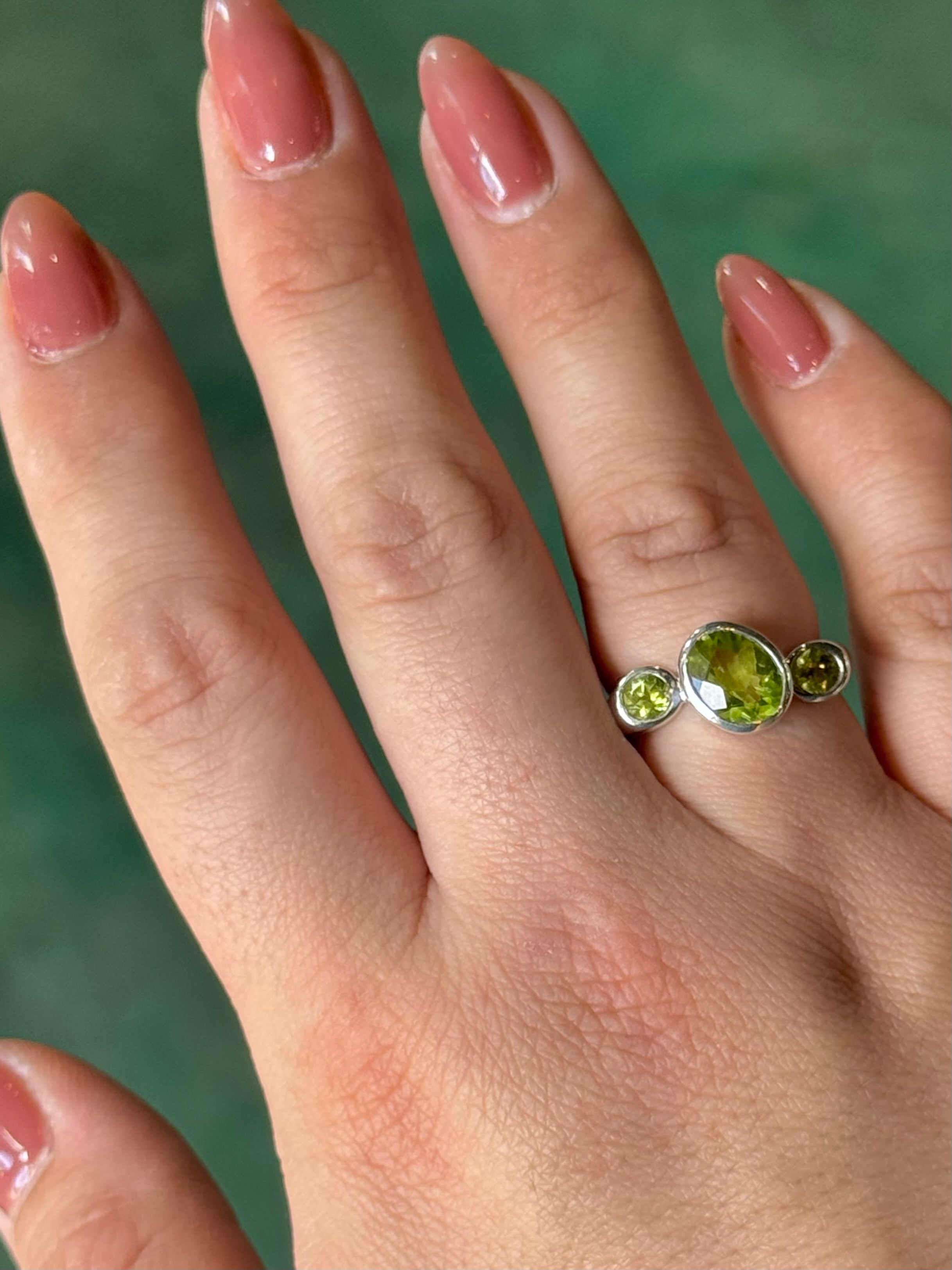 •PERIDOT - ITALIC• sterling silver ring (various sizes)