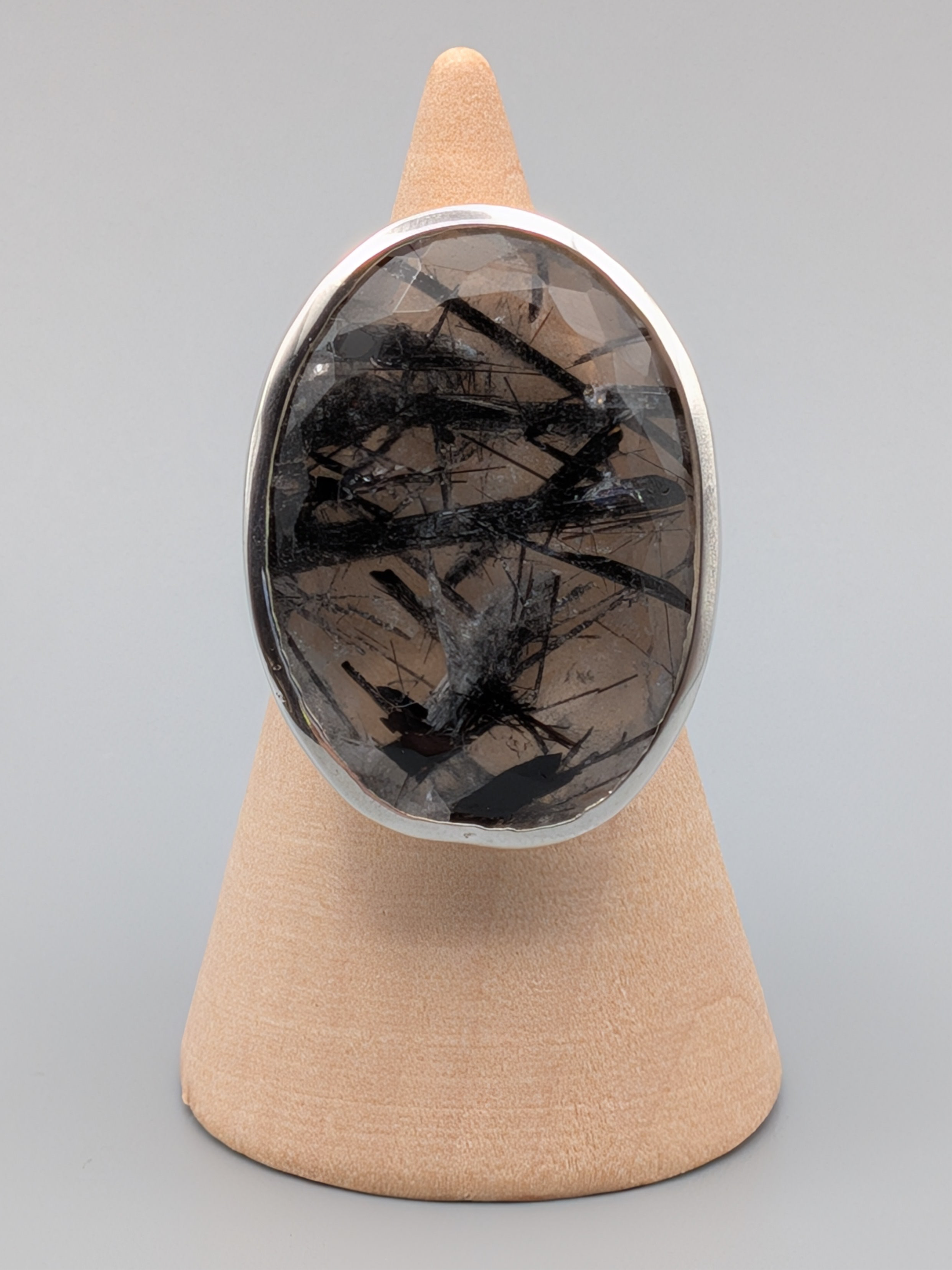 •TOURMALINATED QUARTZ - OVAL• simple bezel silver ring (size 8)
