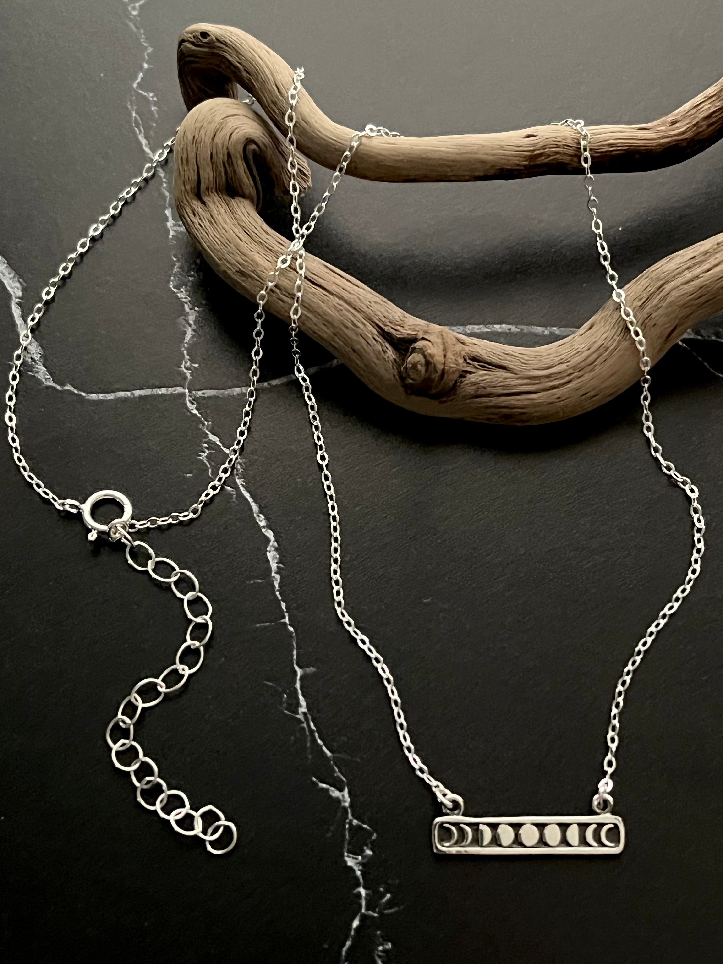 •MOONPHASE BAR• silver necklace