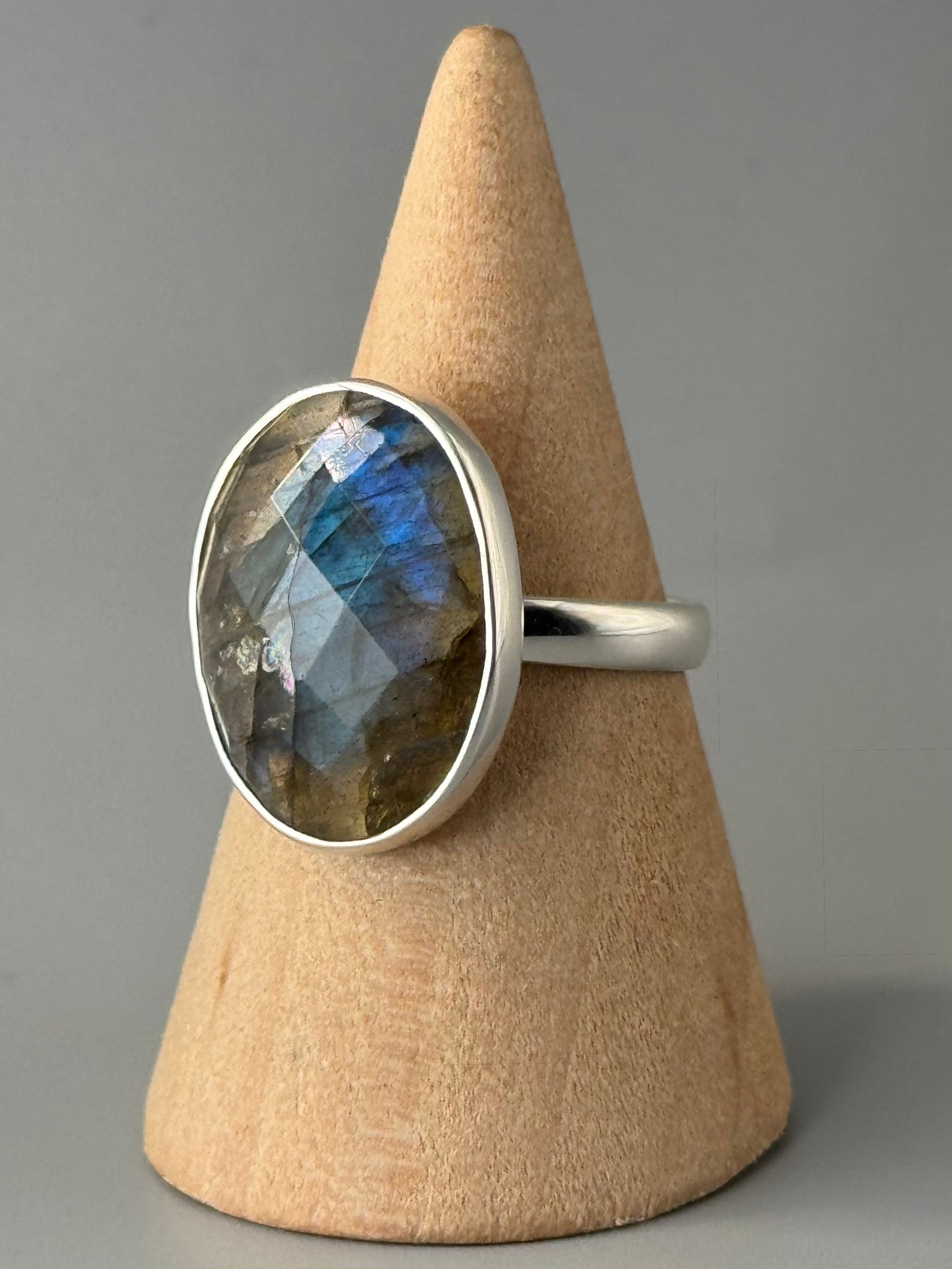 •LABRADORITE - FACETED OVAL• sterling silver ring (size 9)