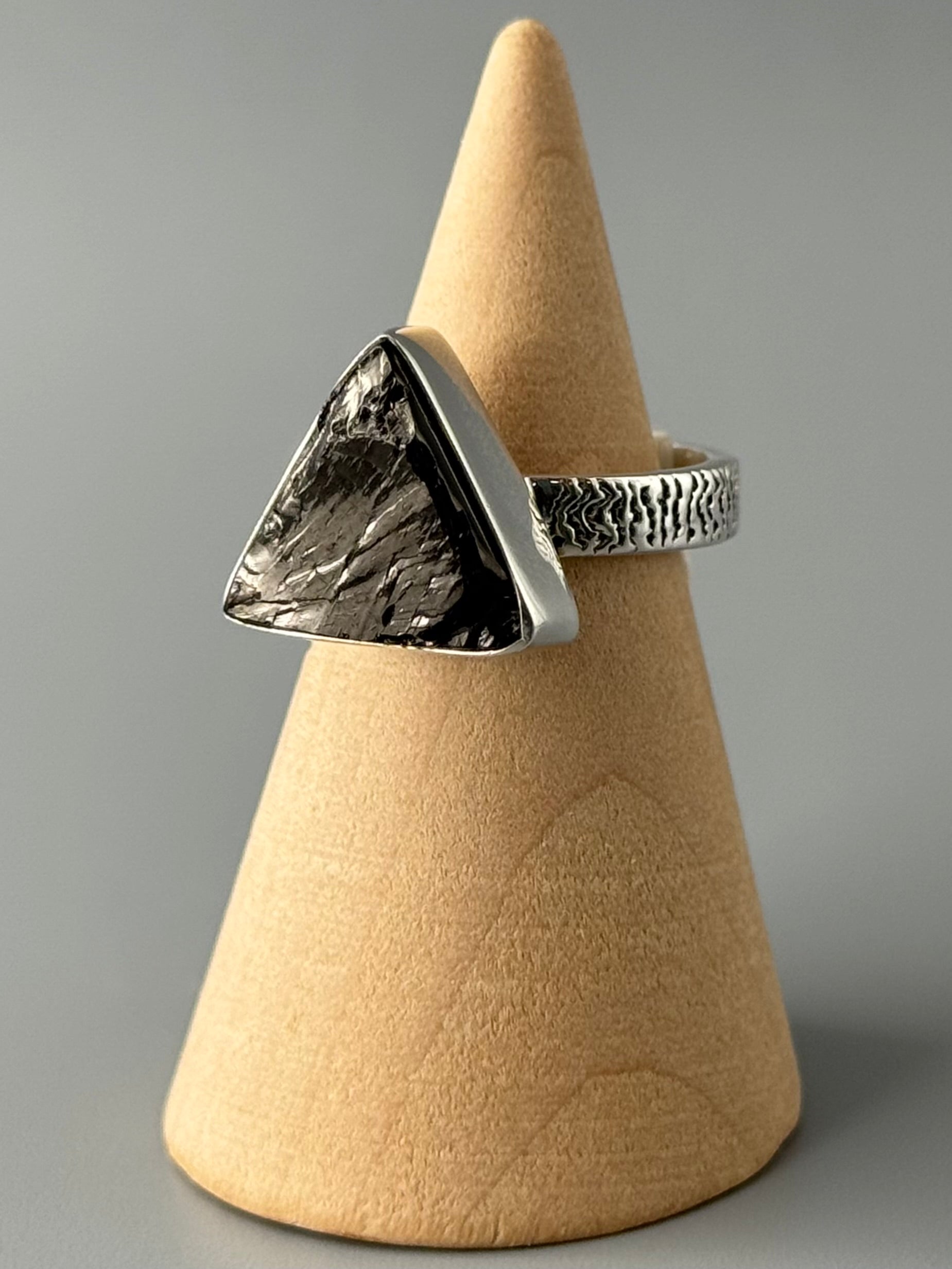 •SHUNGITE - TRIANGLE• textured band silver ring (size 6.75)
