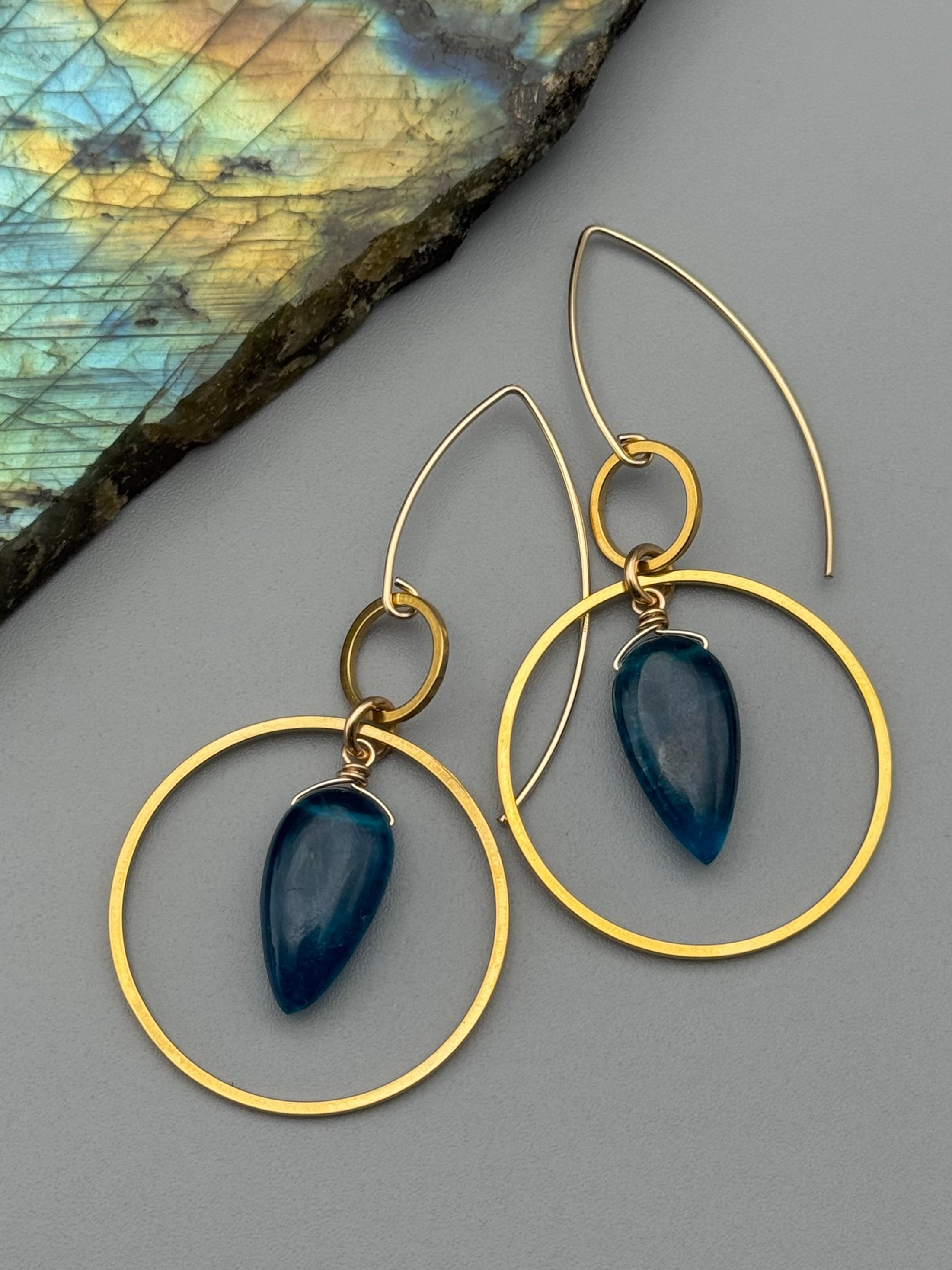 •EQUA LUNA• apatite + gold earrings