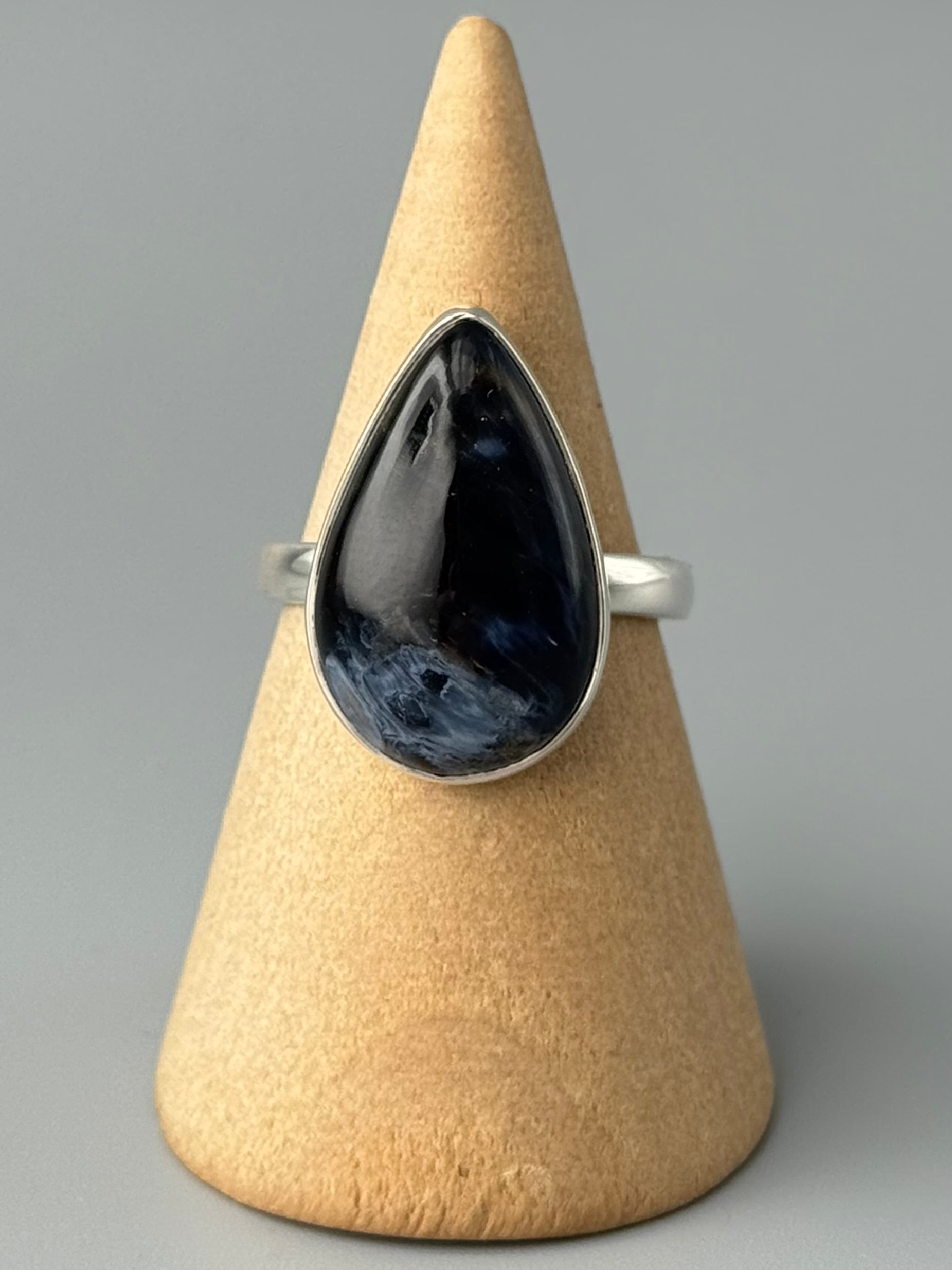 •PIETERSITE - TEAR - 1• simple band silver ring (size 8)