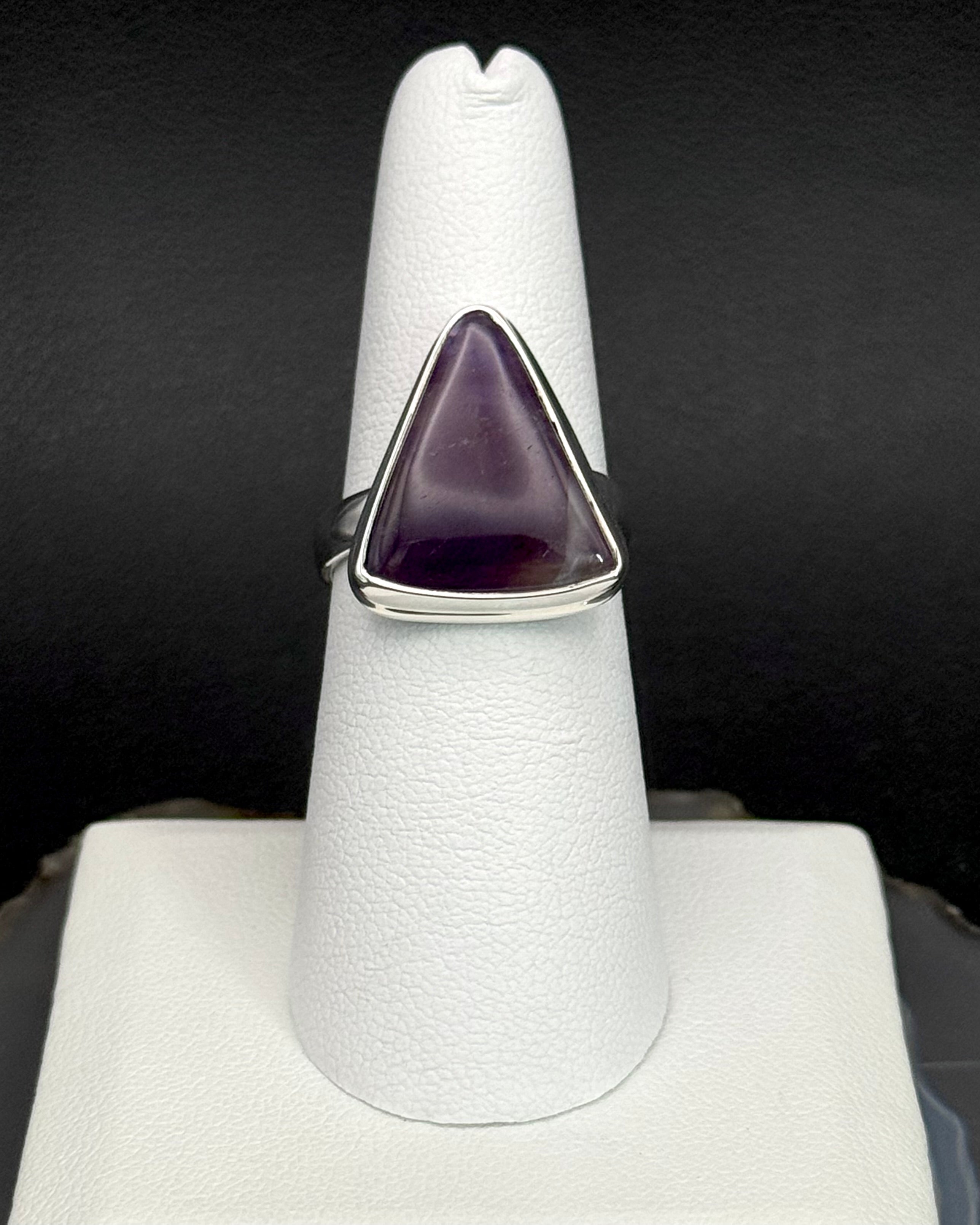•CHEVRON AMETHYST - LARGE SOFT TRIANGLE• silver ring (size 7)