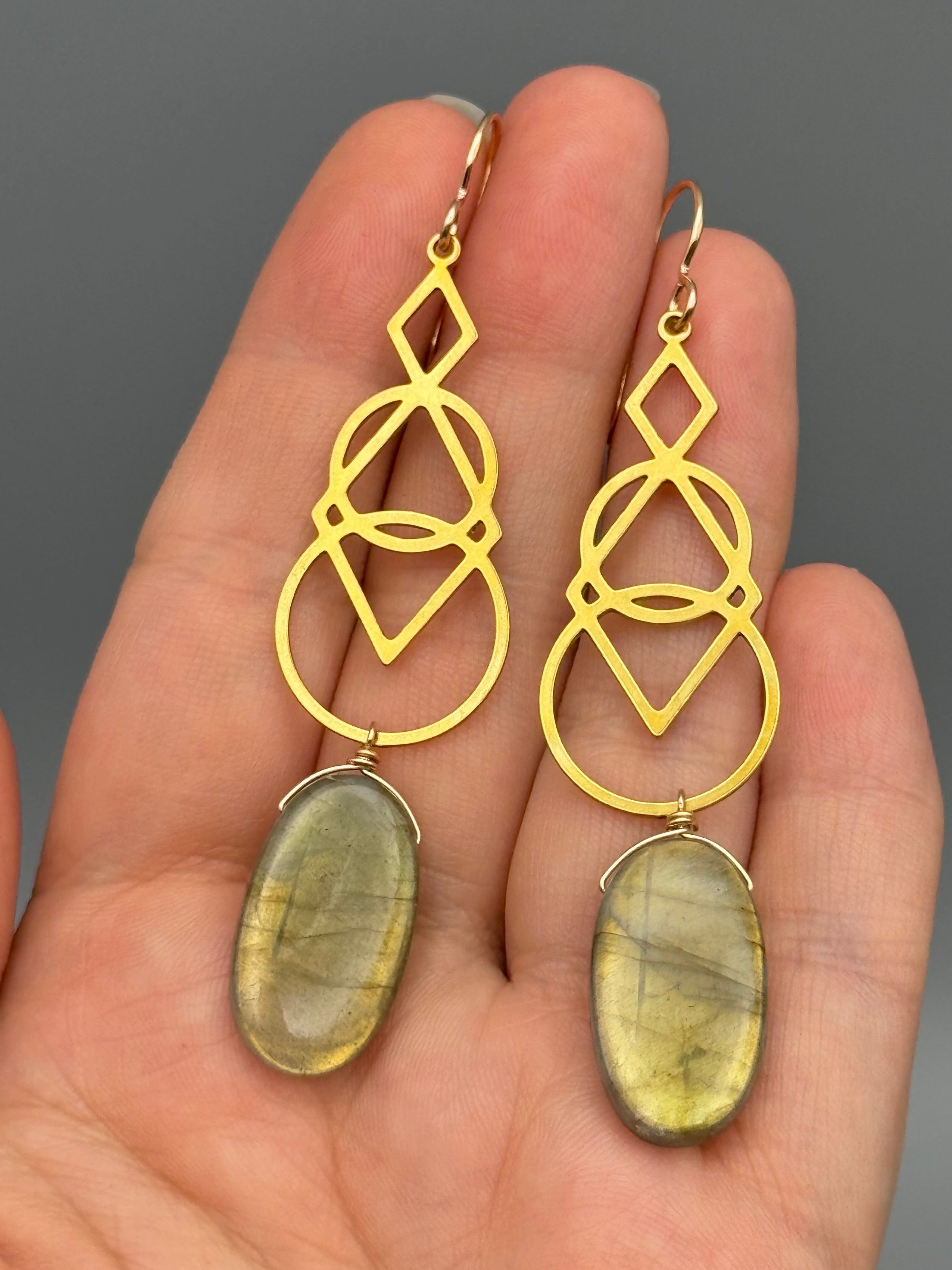 •SIGNS• labradorite oval + gold earrings