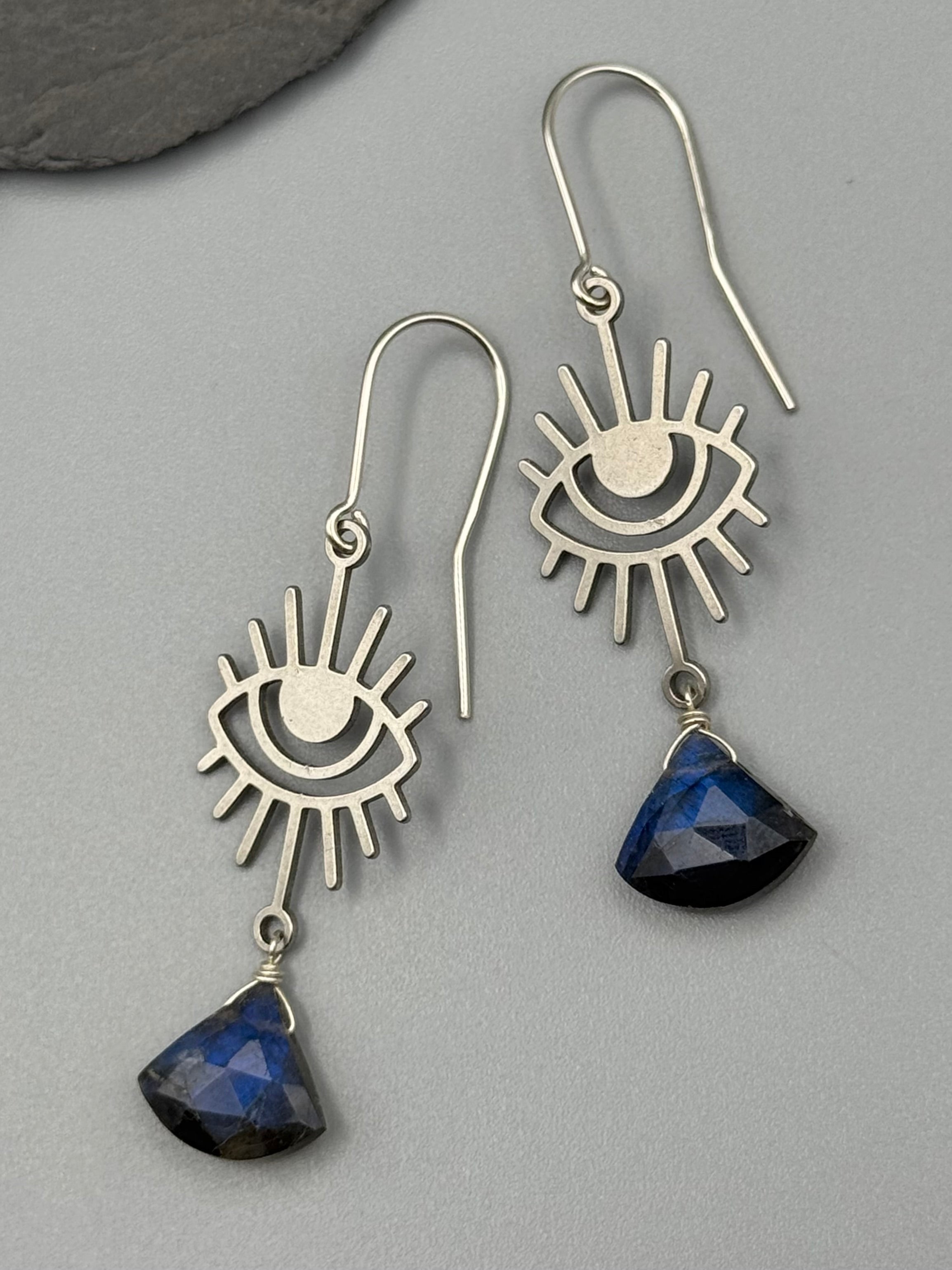 •EYE ON YOU• labradorite + silver earrings