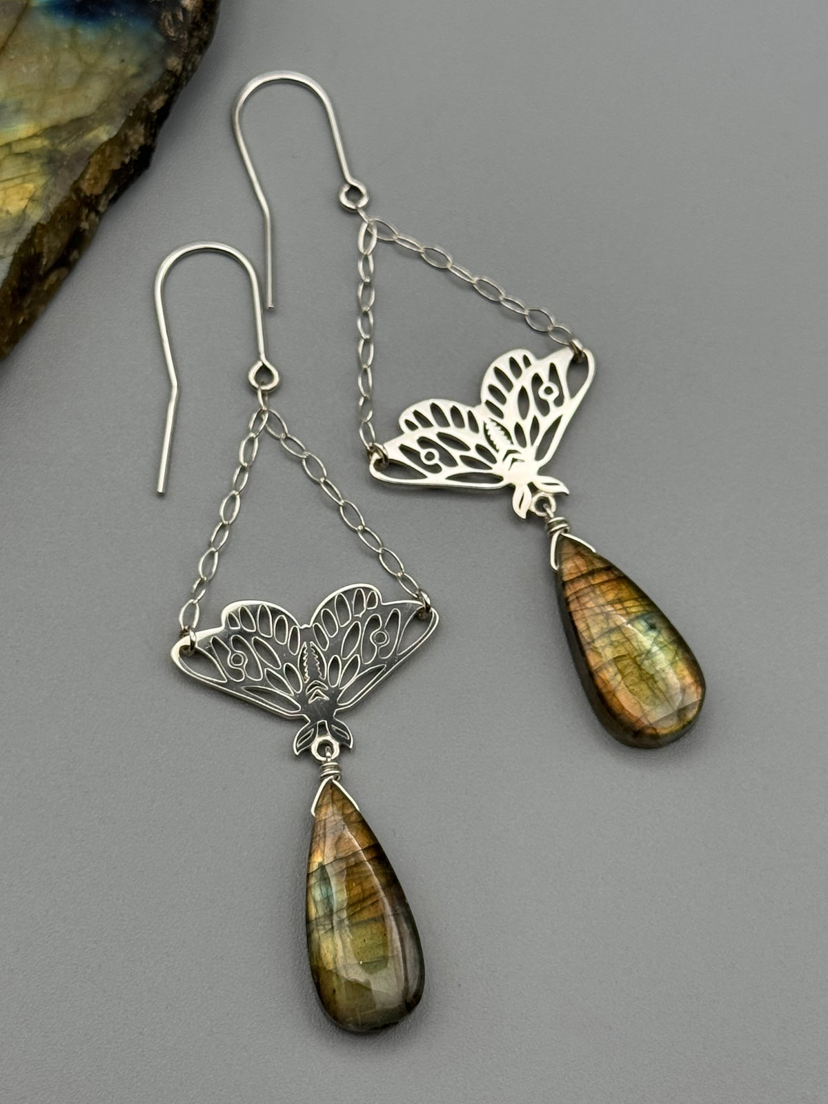 •GUIDE• golden labradorite tear + silver earrings