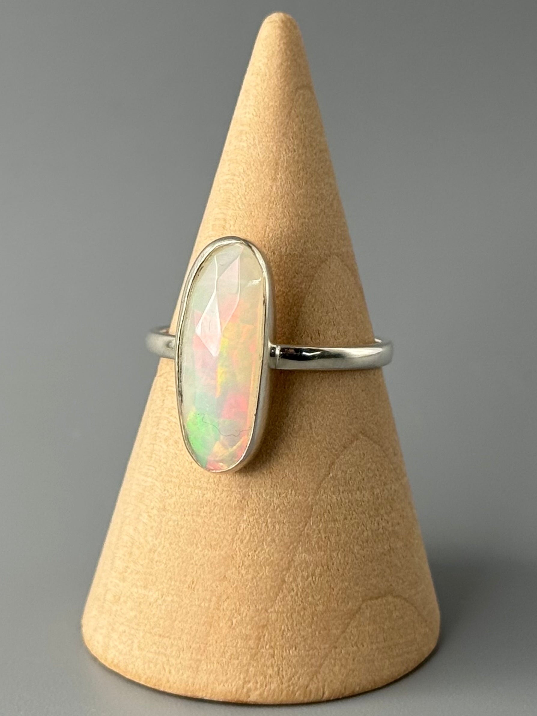 •FACETED ETHIOPIAN OPAL - STACKABLE OVAL• silver ring (size 8)