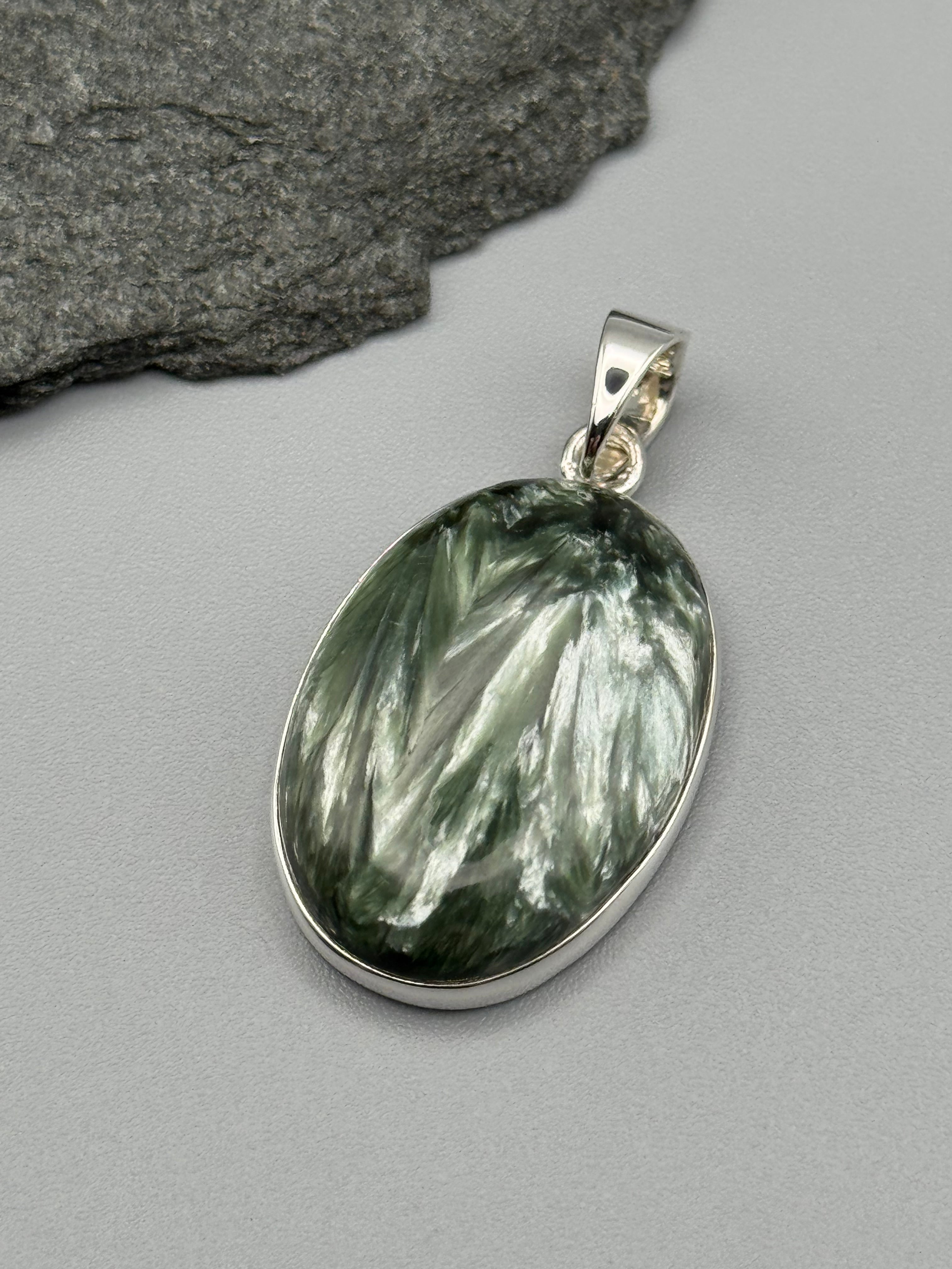 •SERAPHINITE - OVAL• sterling silver pendant