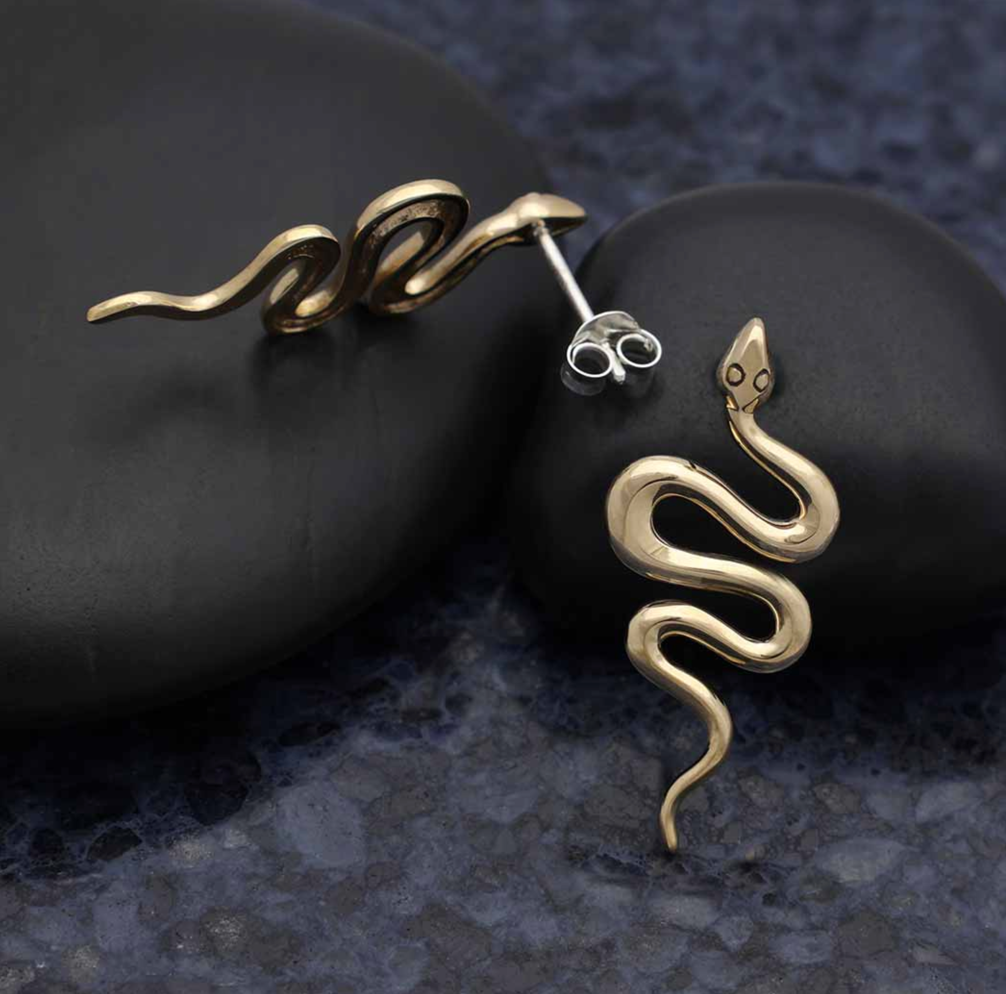 •MEDIUM SLITHERING SNAKE• bronze stud earrings