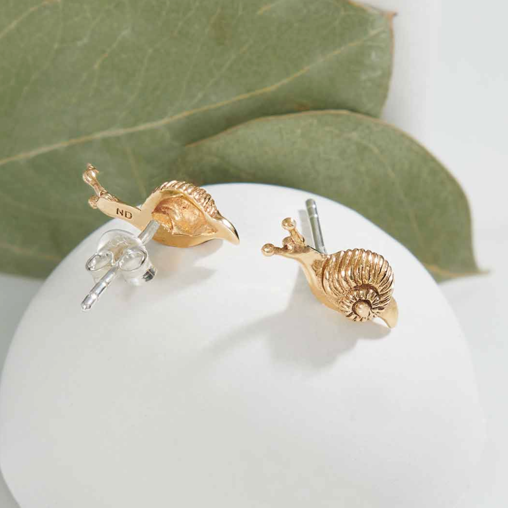 •TINY SNAIL• bronze stud earrings