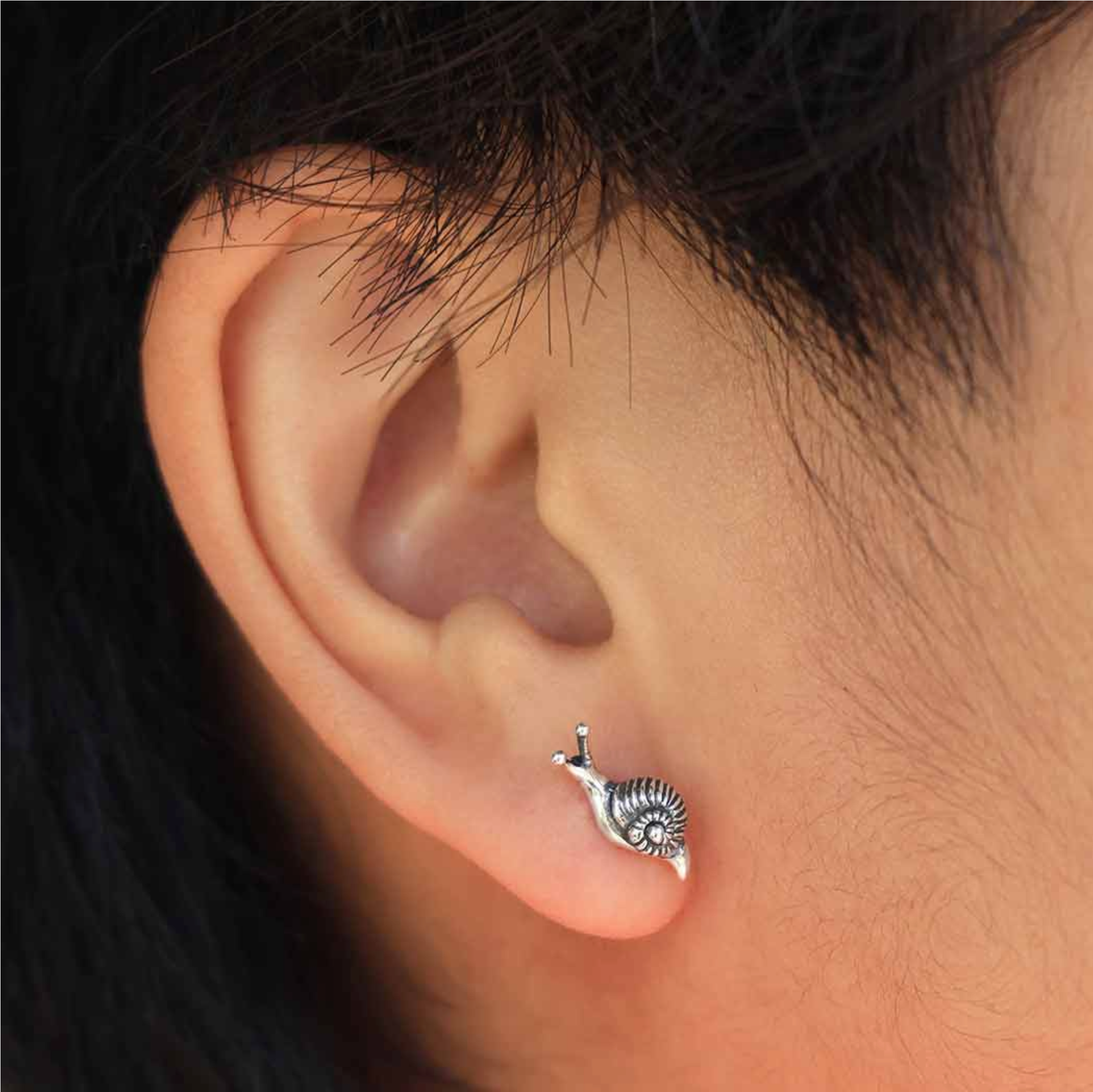 •TINY SNAIL• silver stud earrings