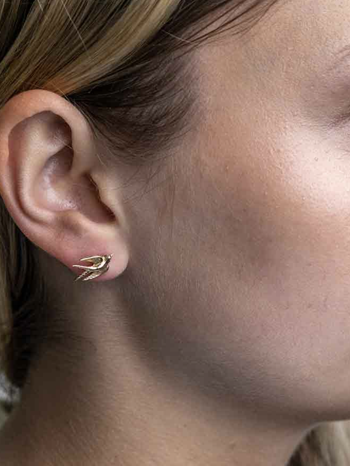 •LIL' SWALLOW• bronze stud earrings