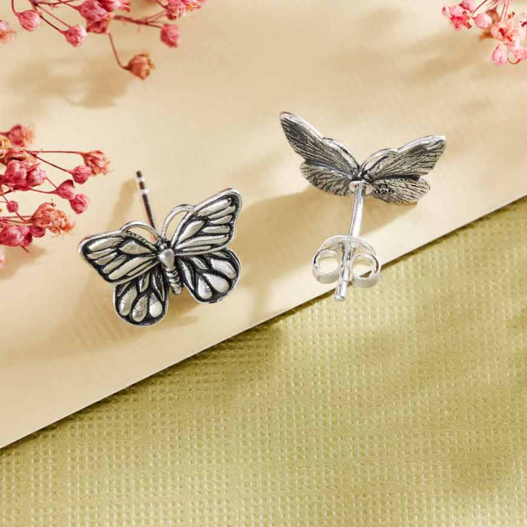 •DETAILED BUTTERFLY• silver stud earrings