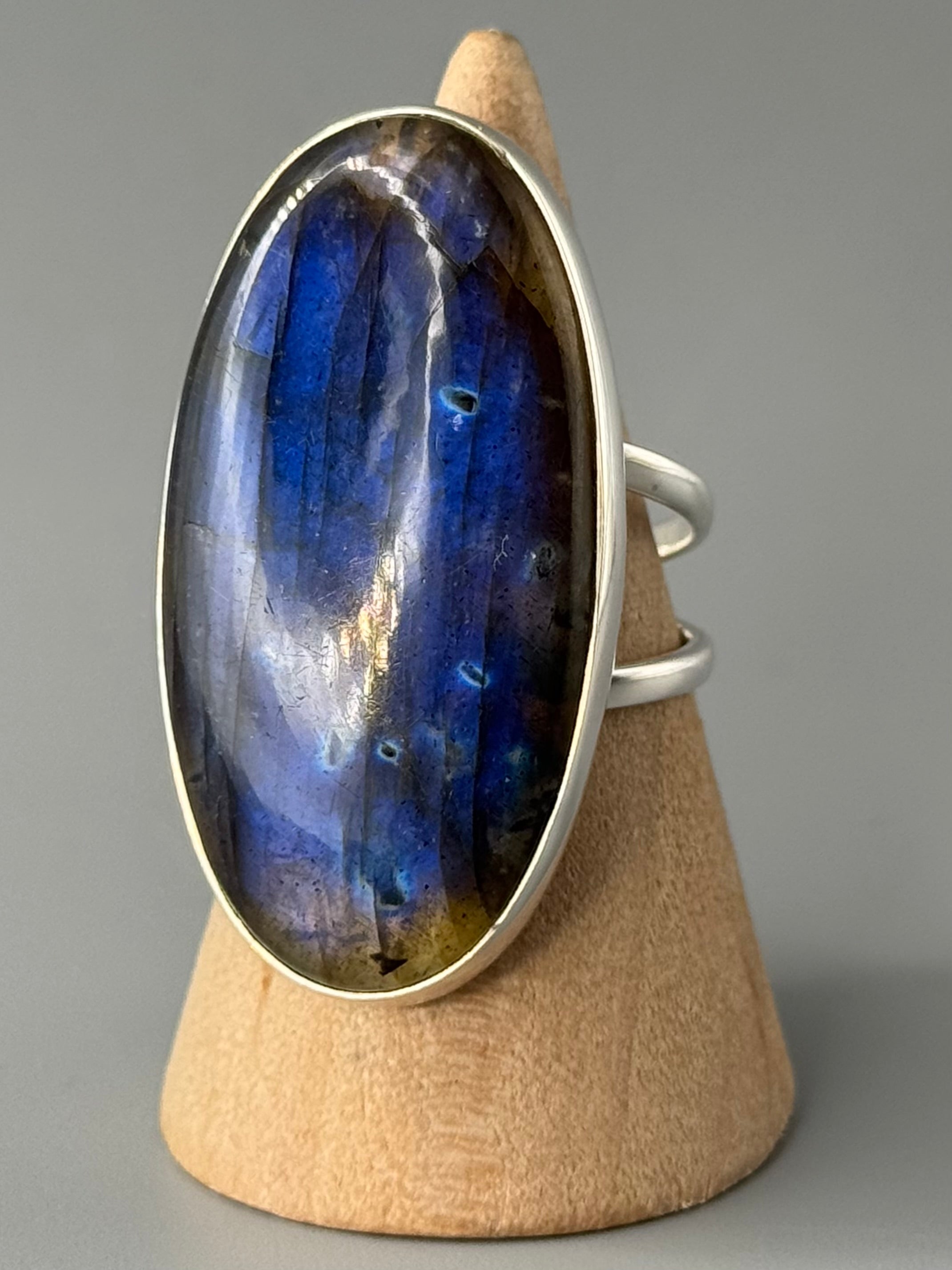•LABRADORITE - OVAL• split band silver ring (size 9)