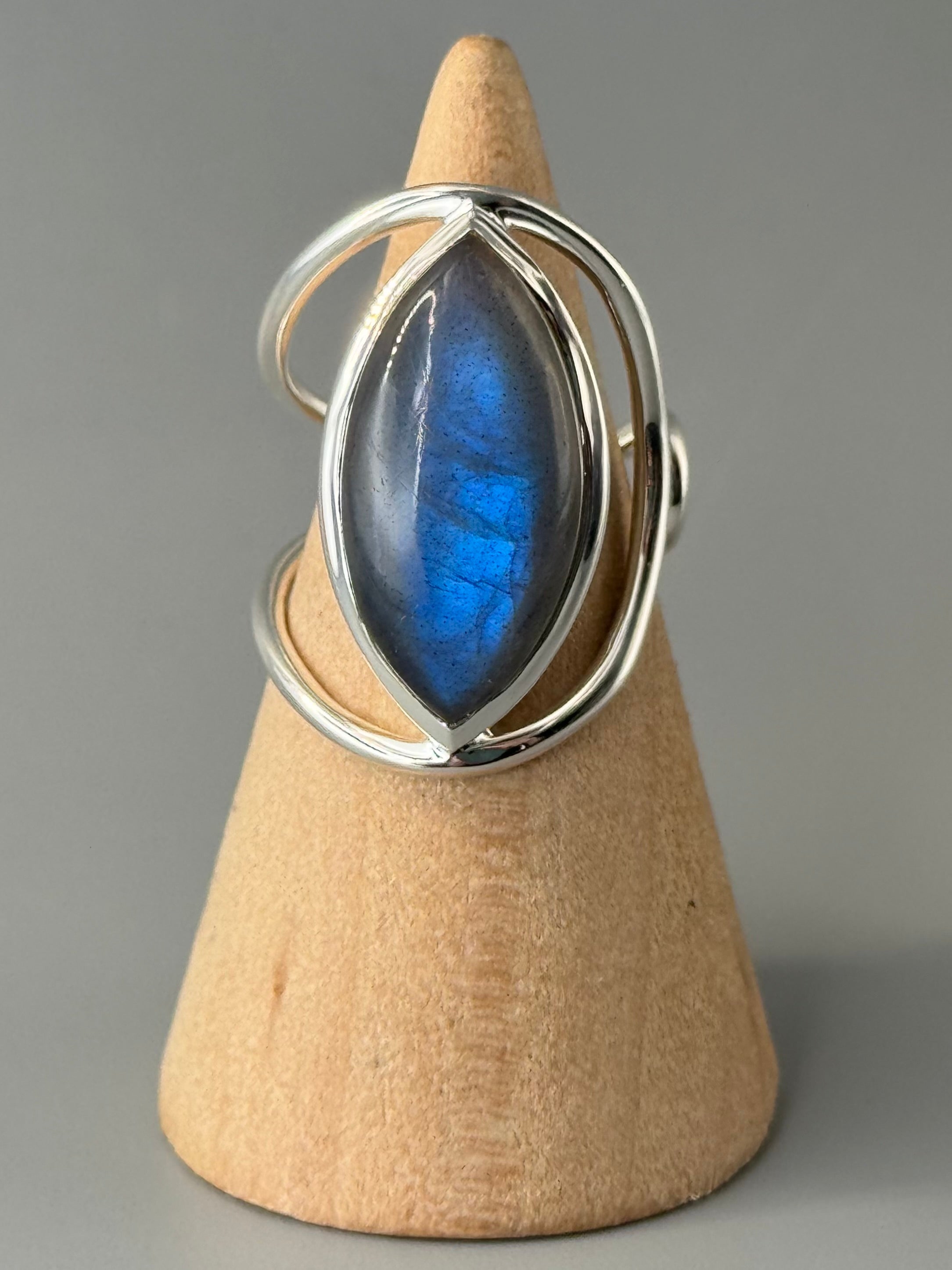 •LABRADORITE - ROUNDABOUT• adjustable silver ring
