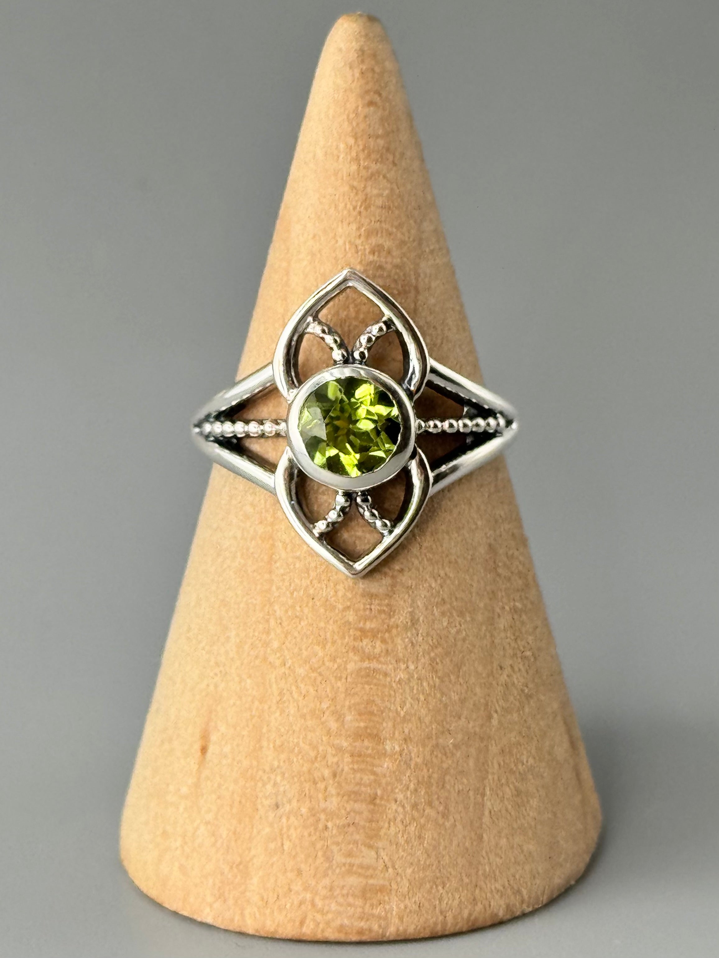 •PERIDOT - SPADES• sterling silver ring (various sizes)