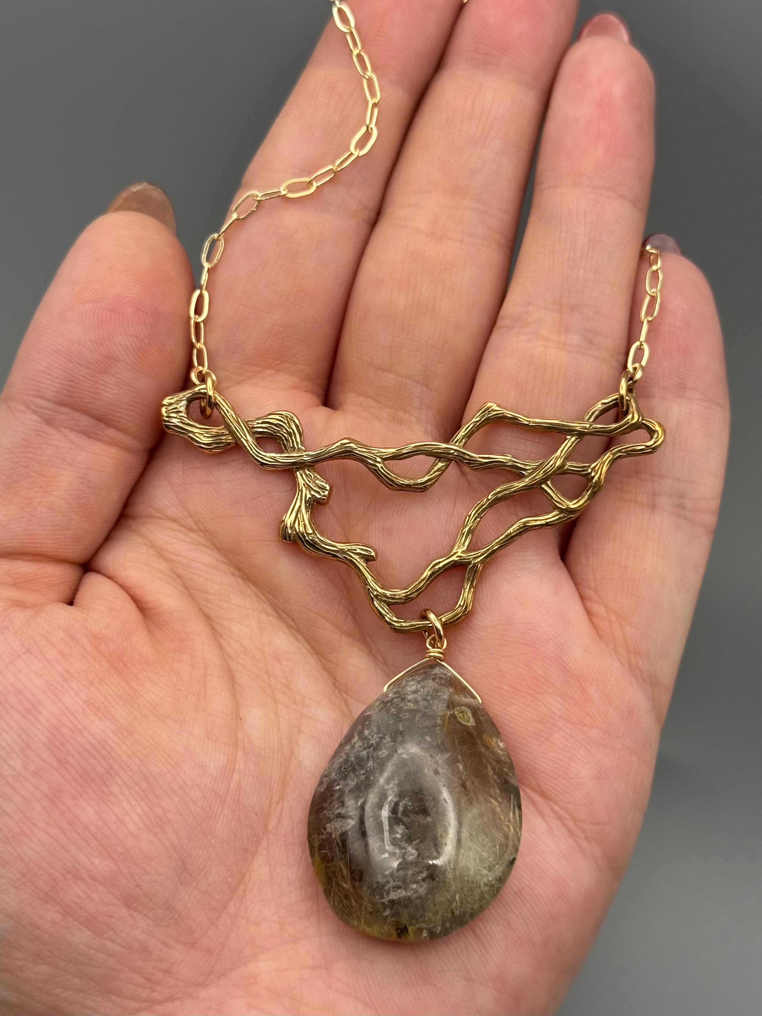 •TSIN• rutilated lodolite + gold necklace (16"-18" long)