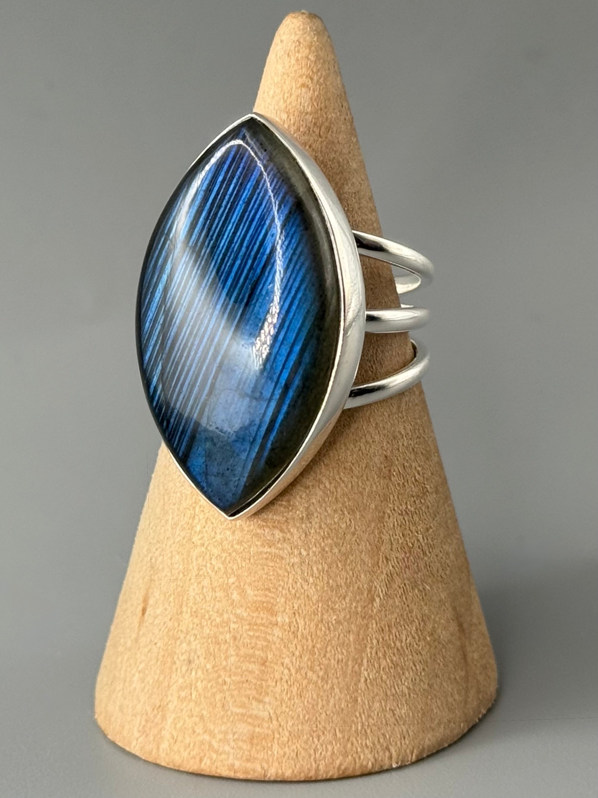 •LABRADORITE - MARQUISE• split band silver ring (size 7)