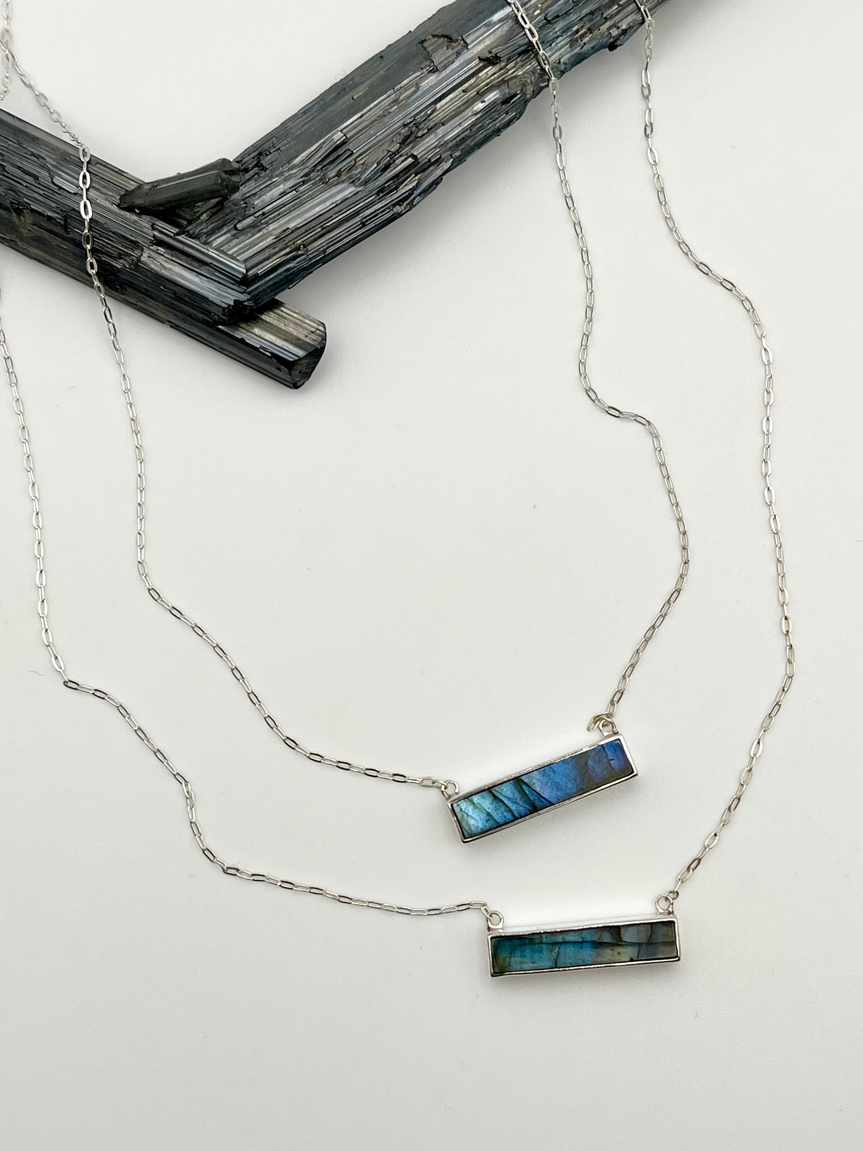 •PETITE BAR• labradorite + silver necklace (16"-18" long)