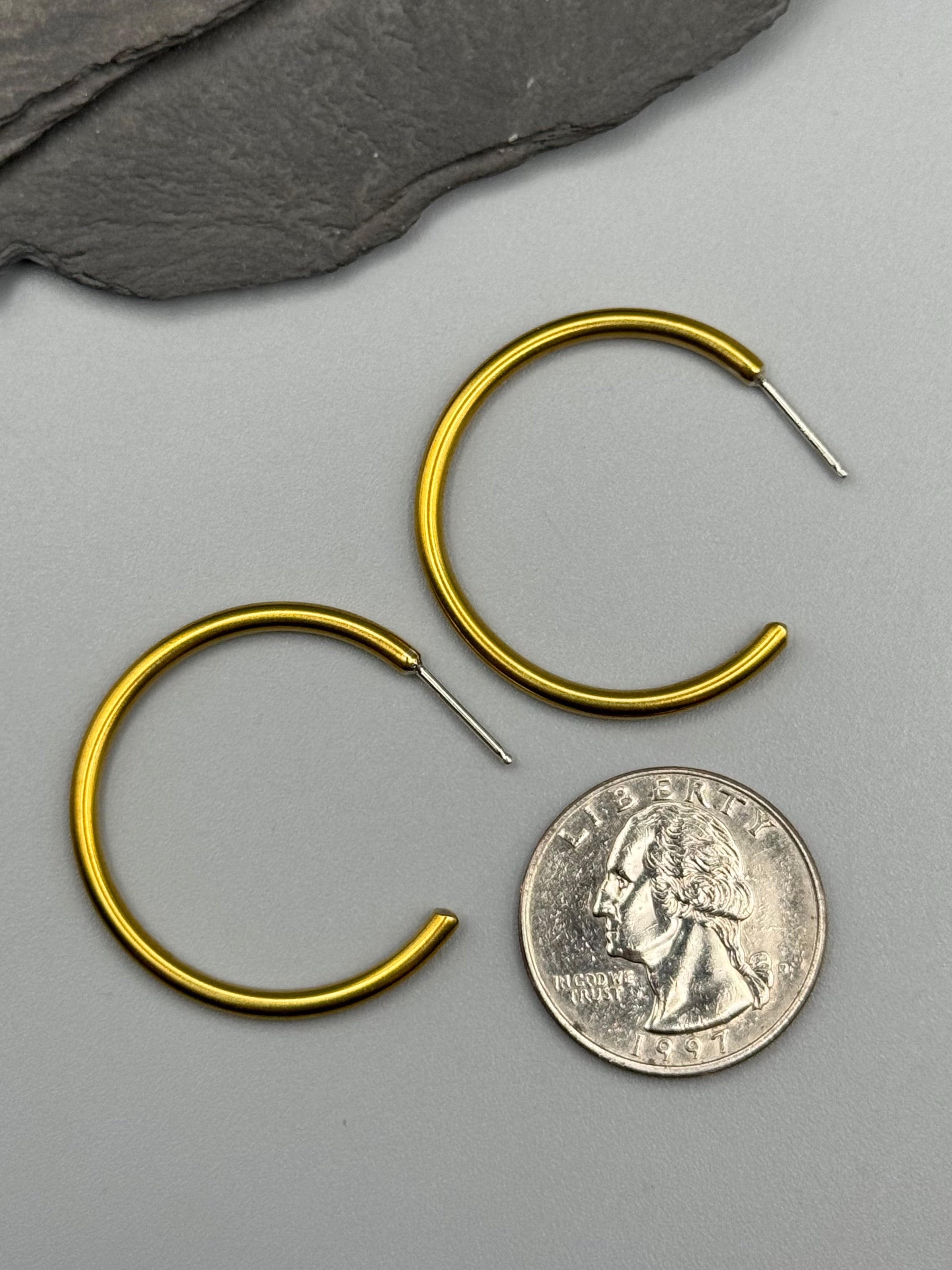 •SIMPLE - MEDIUM• brass hoop earrings