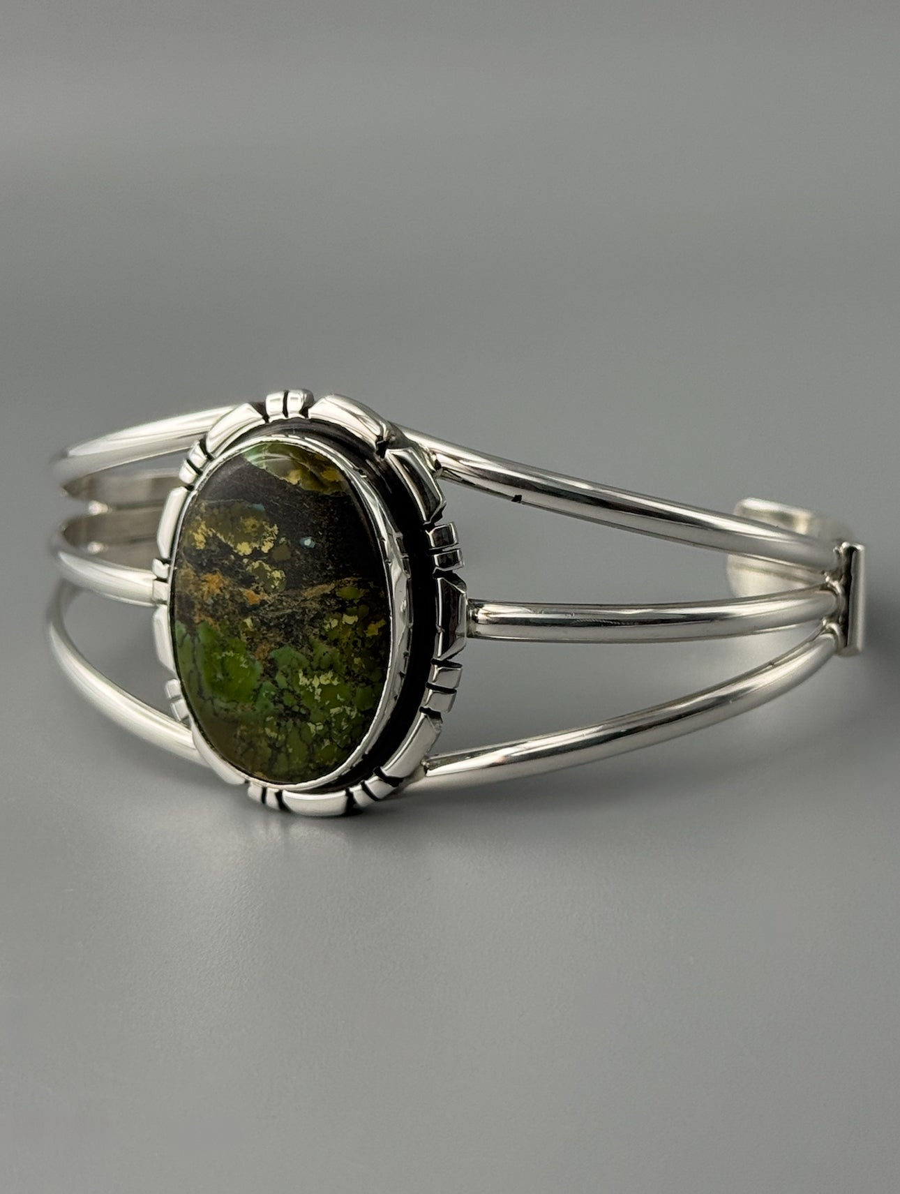 •BLACKJACK TURQUOISE - MOUNTAIN FEATHERS - 1• Navajo sterling silver cuff bracelet (6.75" +/-)