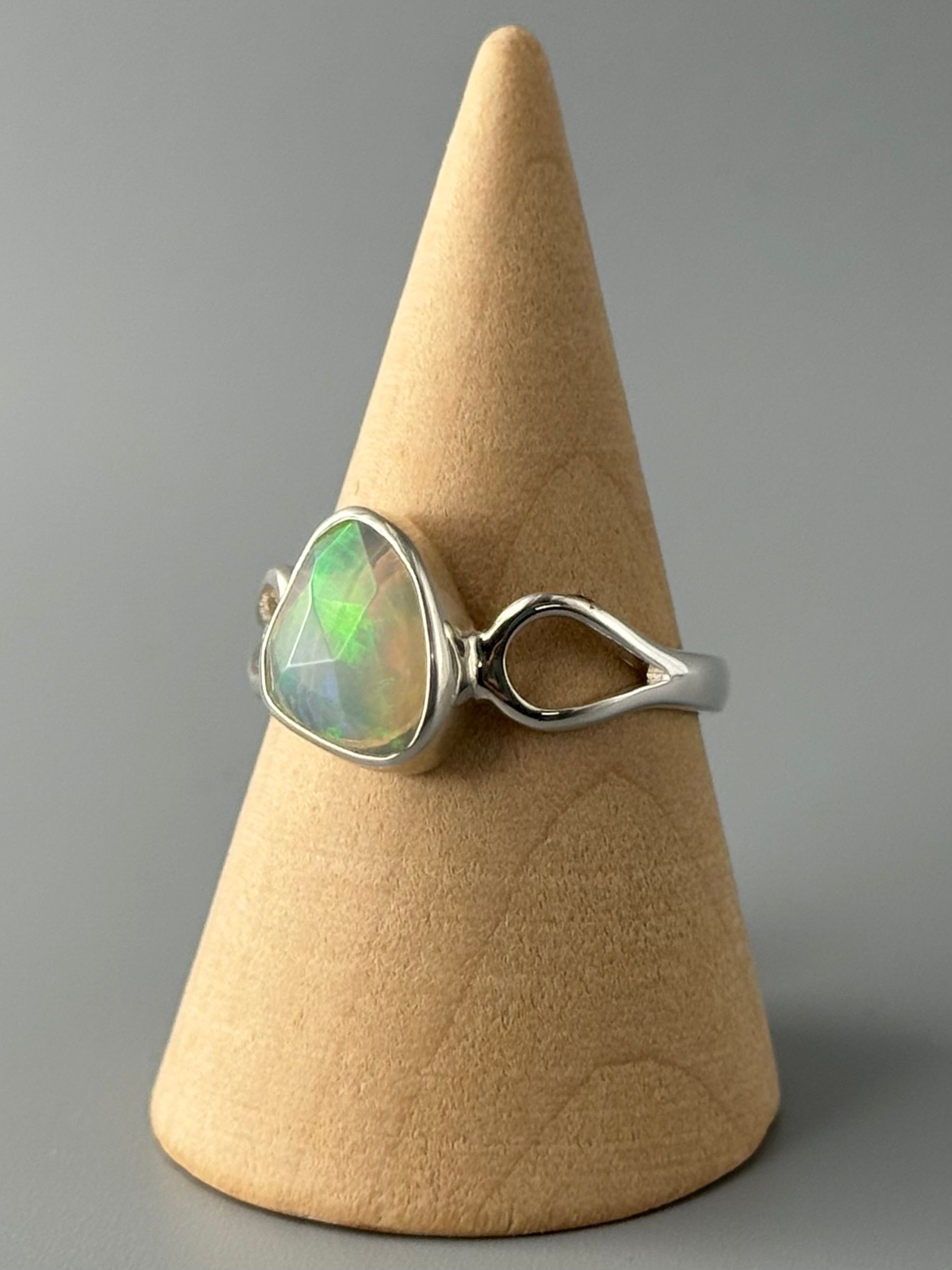 •FACETED ETHIOPIAN OPAL - DROPLETS• silver ring (size 10)