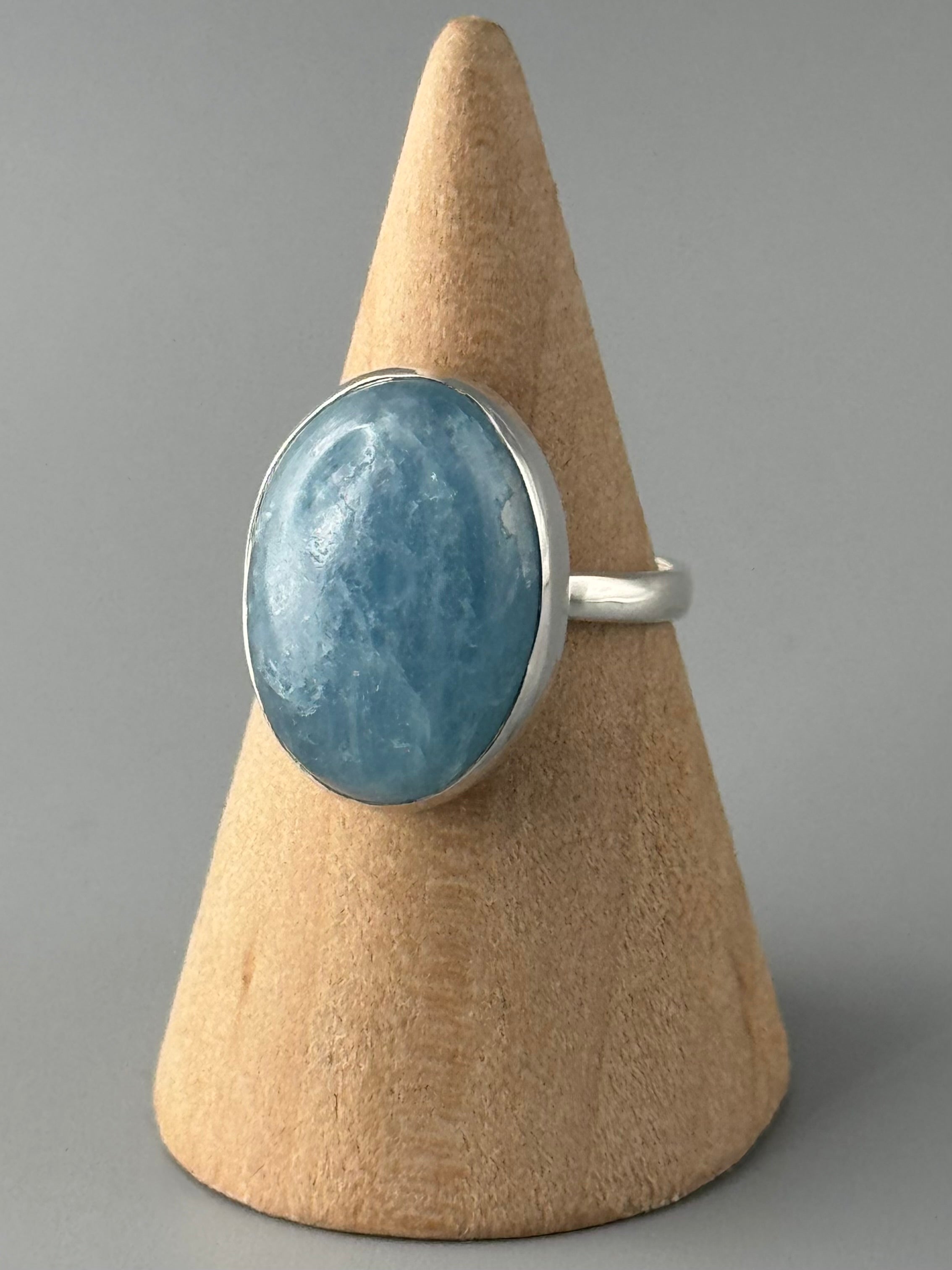 •AQUAMARINE - OVAL• sterling silver ring (size 8)