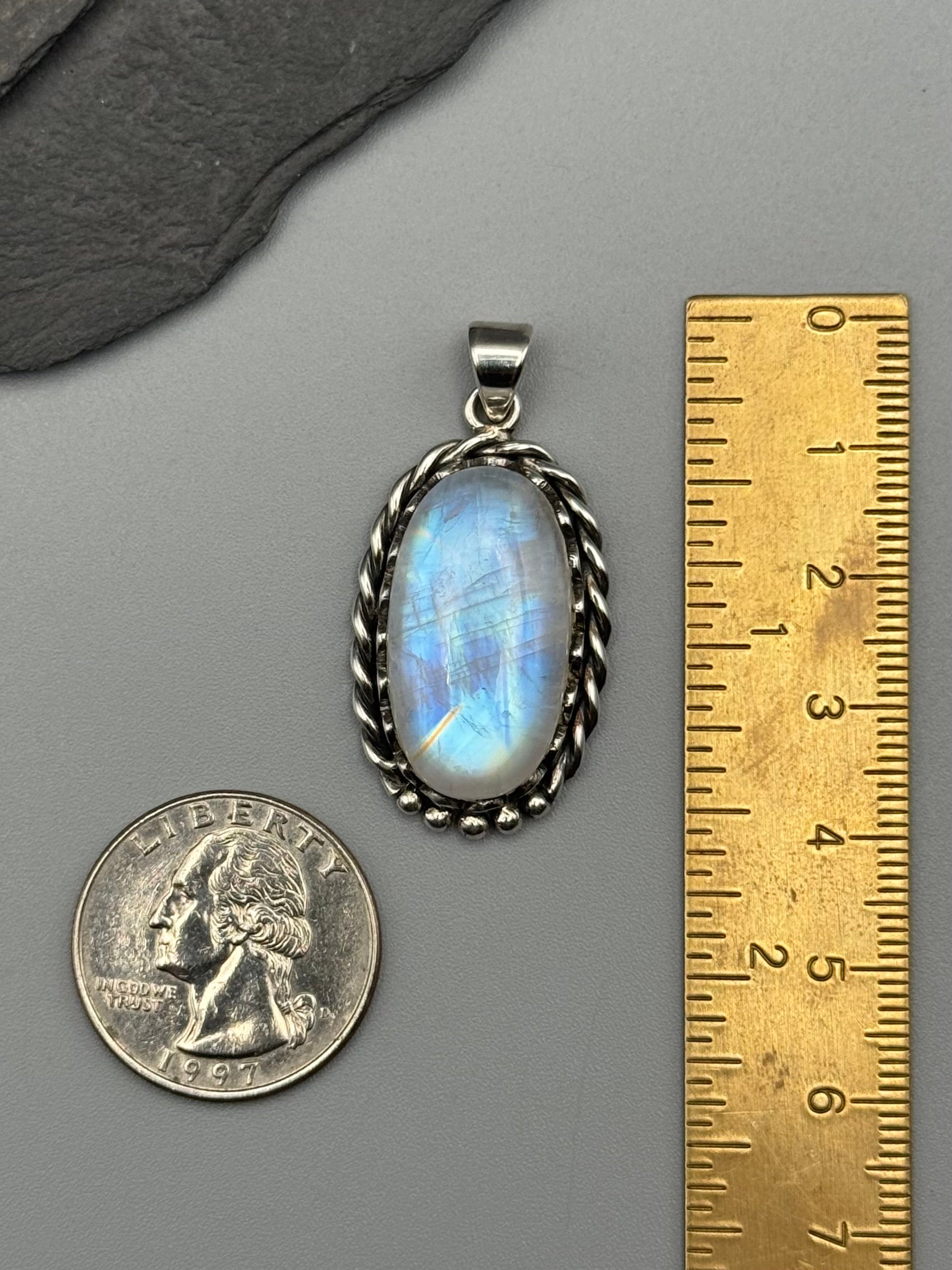 •RAINBOW MOONSTONE MEDIUM OVAL - CUERDA• sterling silver pendant