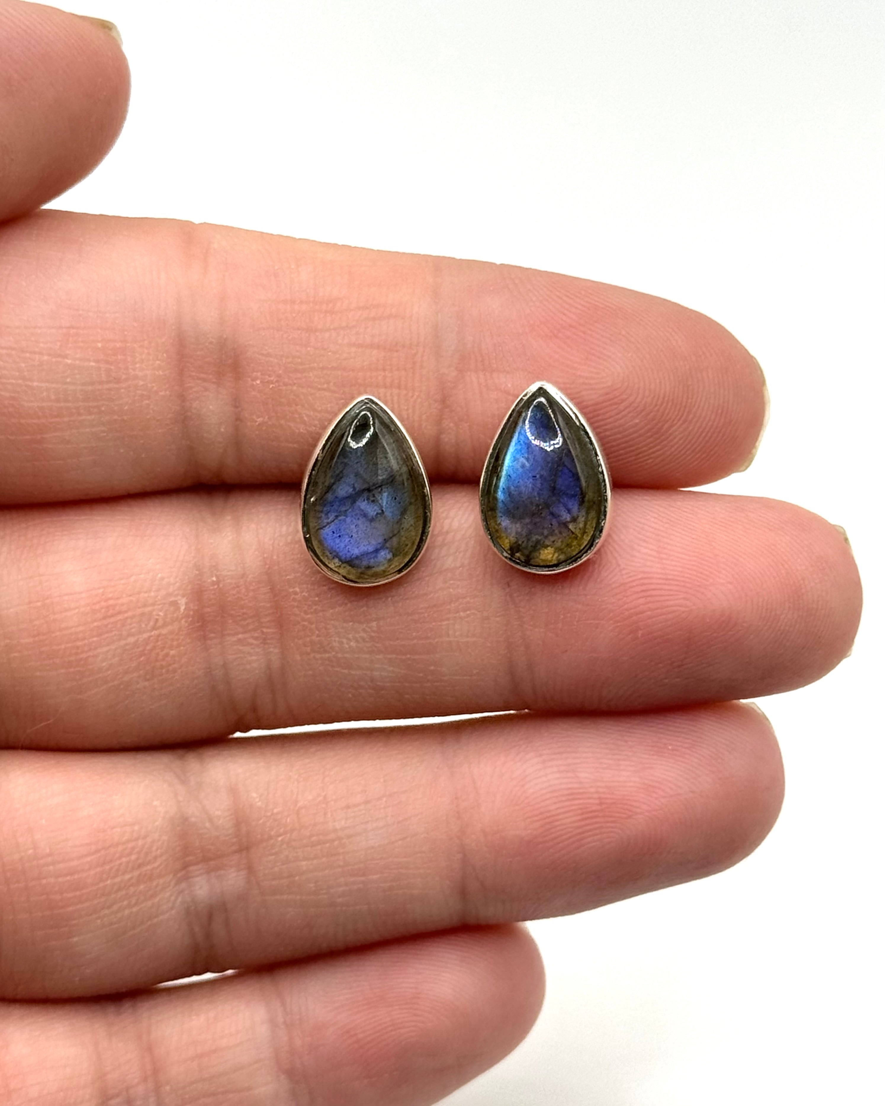 •LABRADORITE - TEARDROP• silver bezel set stud earrings