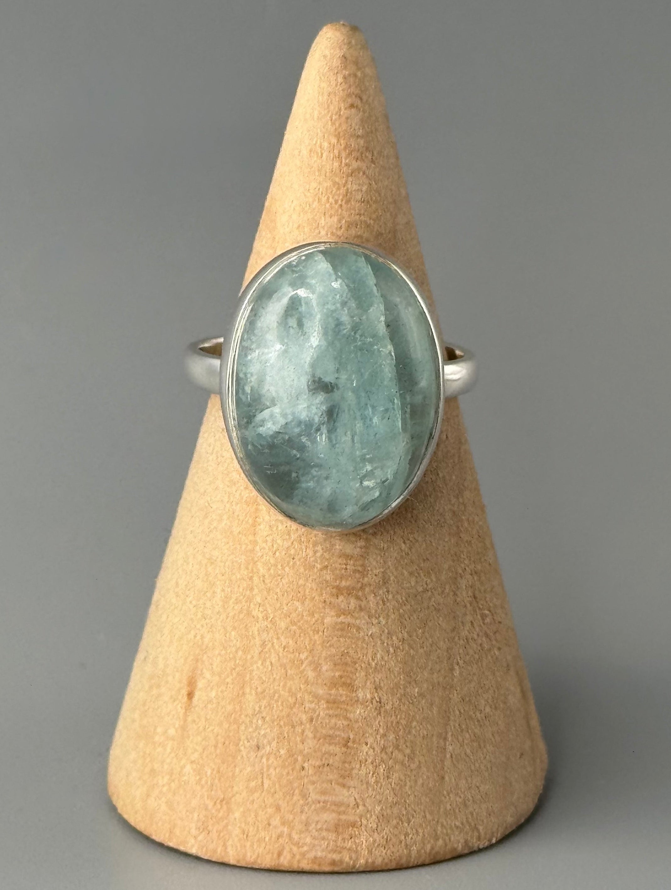 •AQUAMARINE - OVAL• sterling silver ring (size 7)