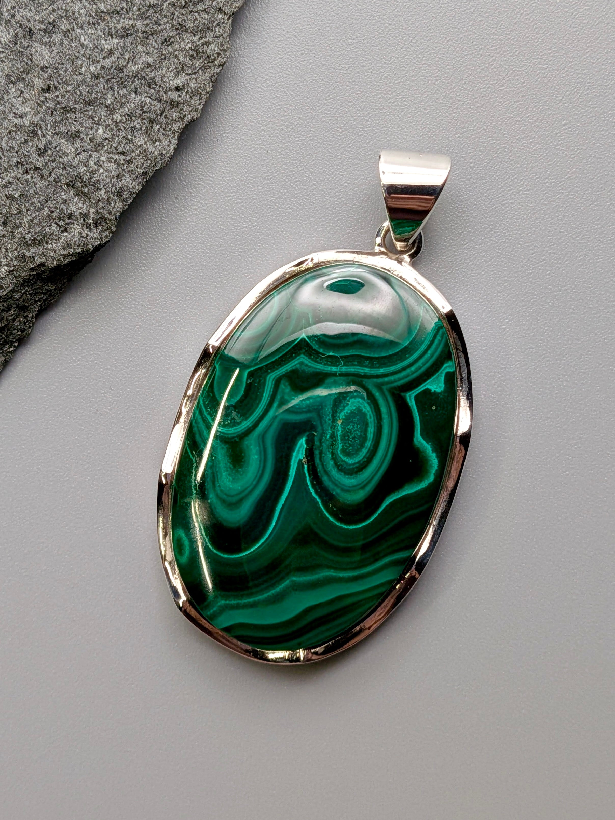 •MALACHITE - SMALL OVAL - SCALLOPED 2• sterling silver pendant