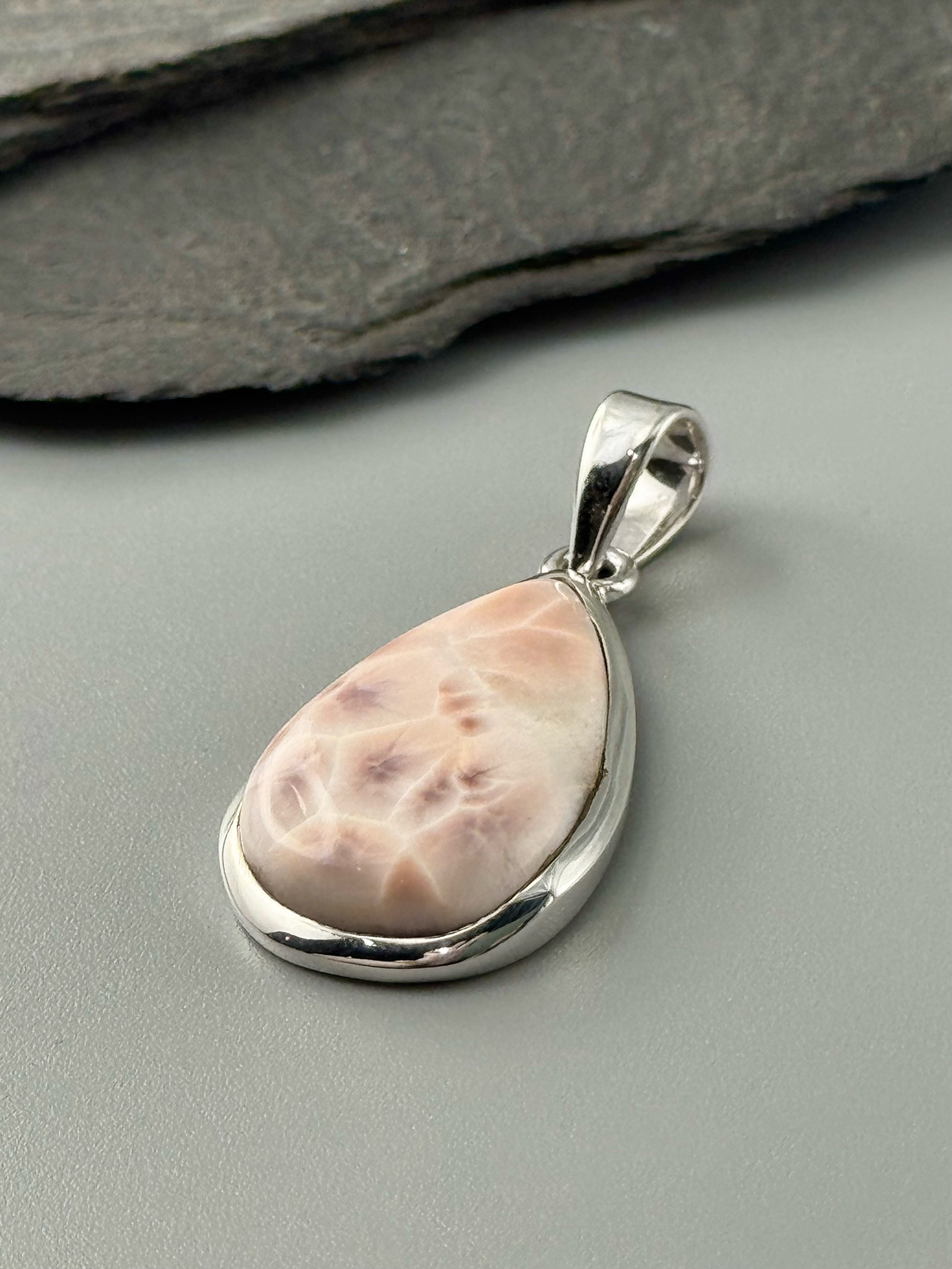 •THOMSONITE TEARDROP - SCALLOPED• sterling silver pendant