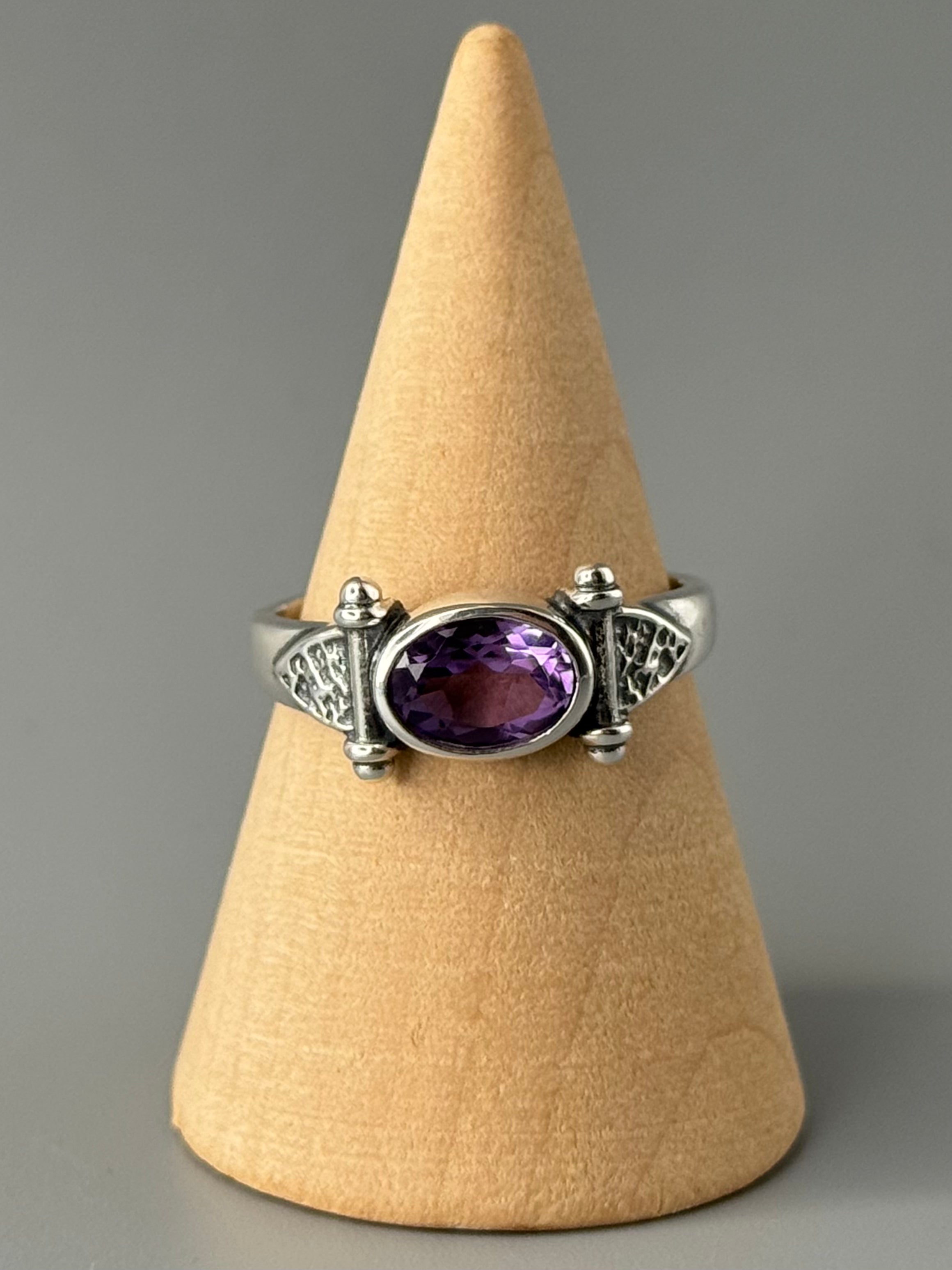 •AMETHYST - YETT• decorative bezel silver ring (various sizes)